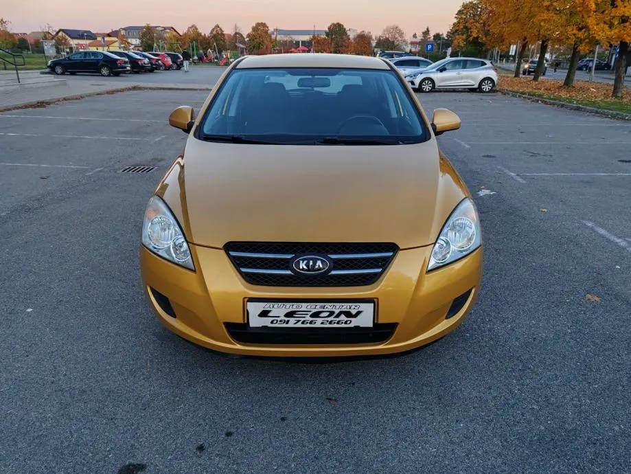 kia ceed (cee'd) 1,6 crdi ,2009g, 173000 km, kartice 24/36 rata - slika 2