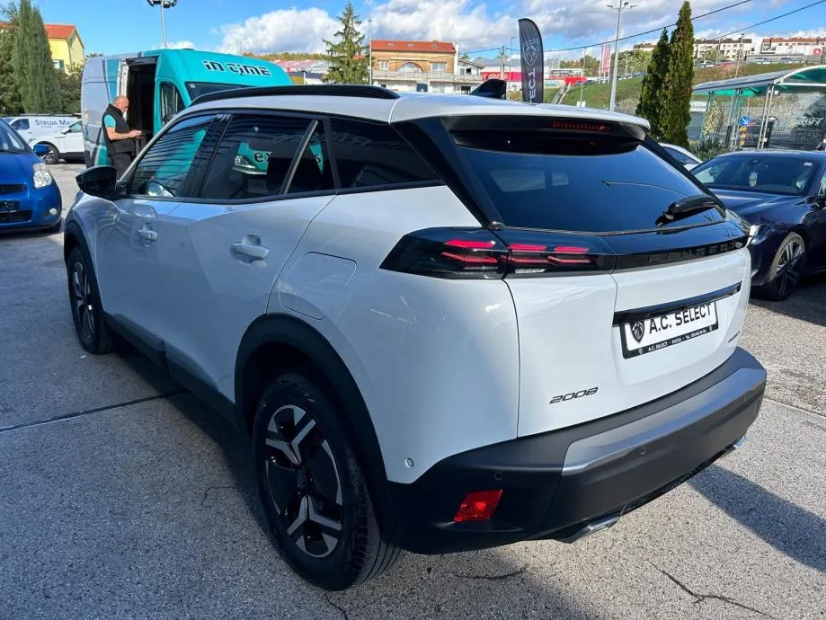 peugeot 2008 hybrid 136 - 2025 - 12.000km gratis zimske gume + reg !!! - slika 5