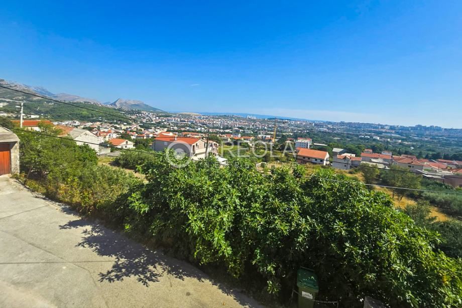 solin, srednja strana (bubići) - kuća s 3 stana (1s + 3s + 4s) - slika 10