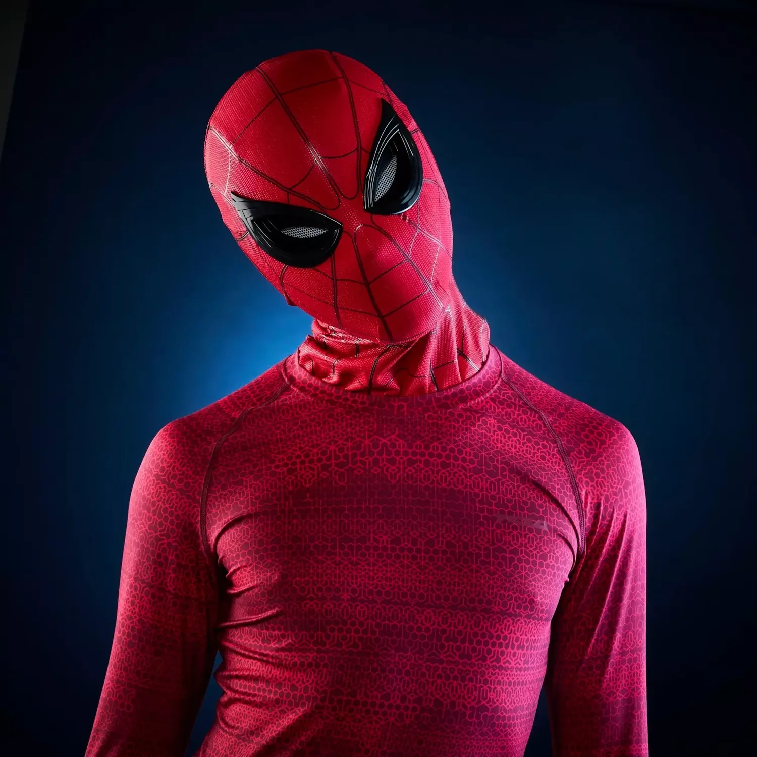 marvel legends series – spider-man electronic expressive mask - slika 3