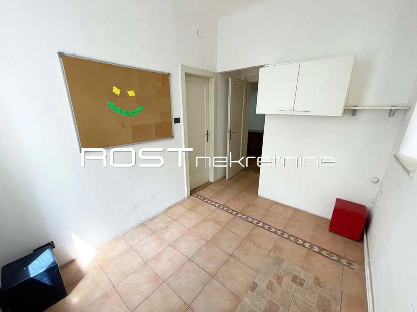 centar - laginjina - 76 m2, 4-sobni + balkon - namješten - novouređeni - slika 13