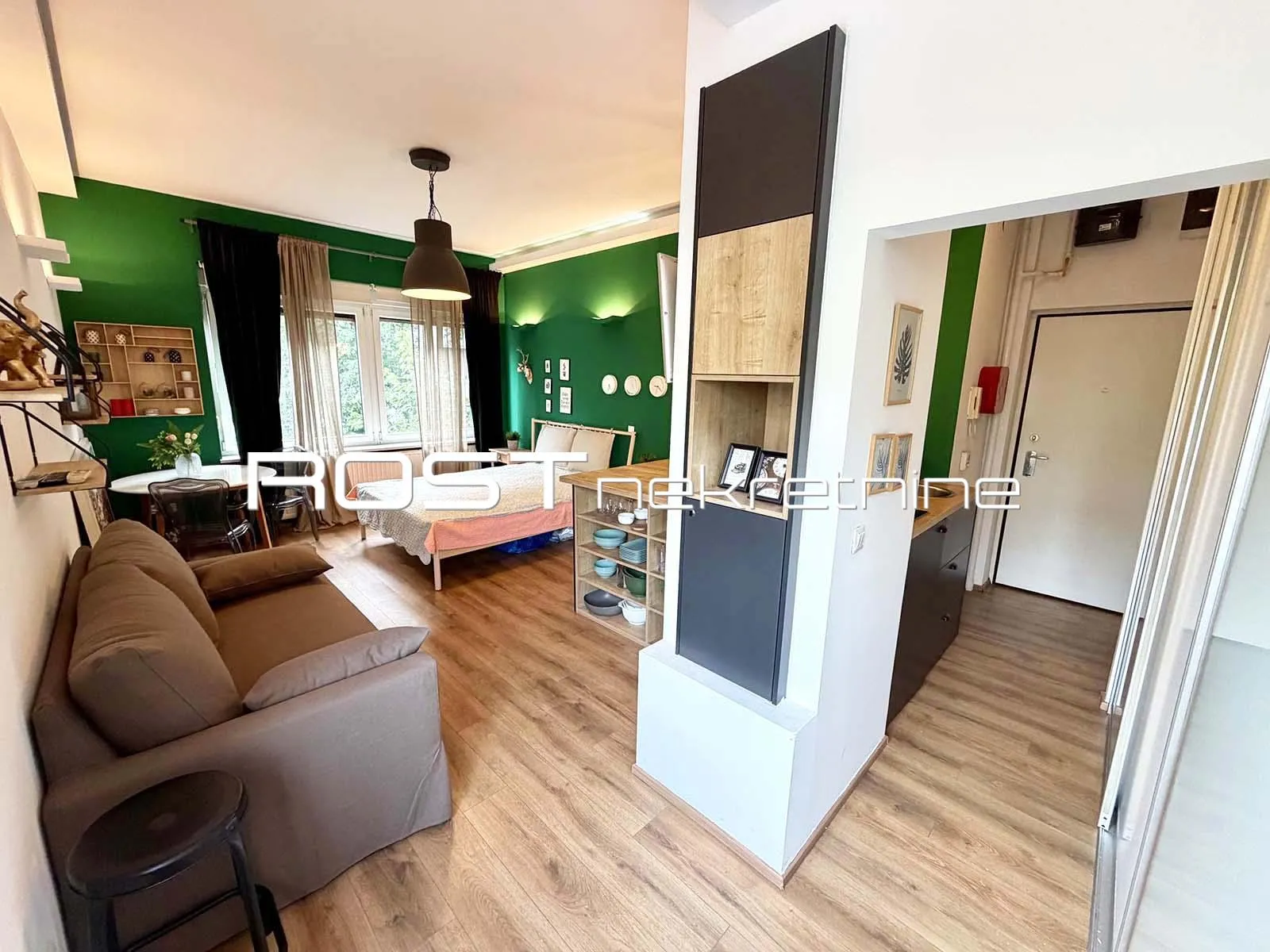 MARTIĆEVA - kod Bauerove i Malog Vatikana - 34 m2 - dizajnerski studio - Zagreb