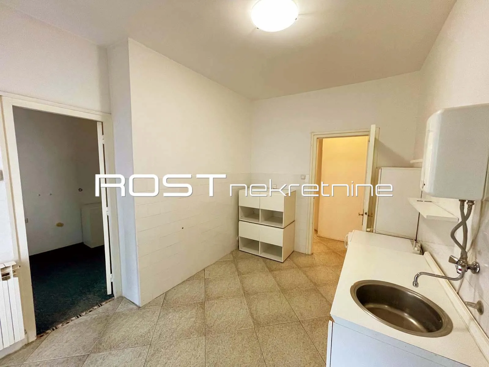 trg bana jelačića - 100 m2, 4-sobni + balkon - nenamješteni ured - slika 20