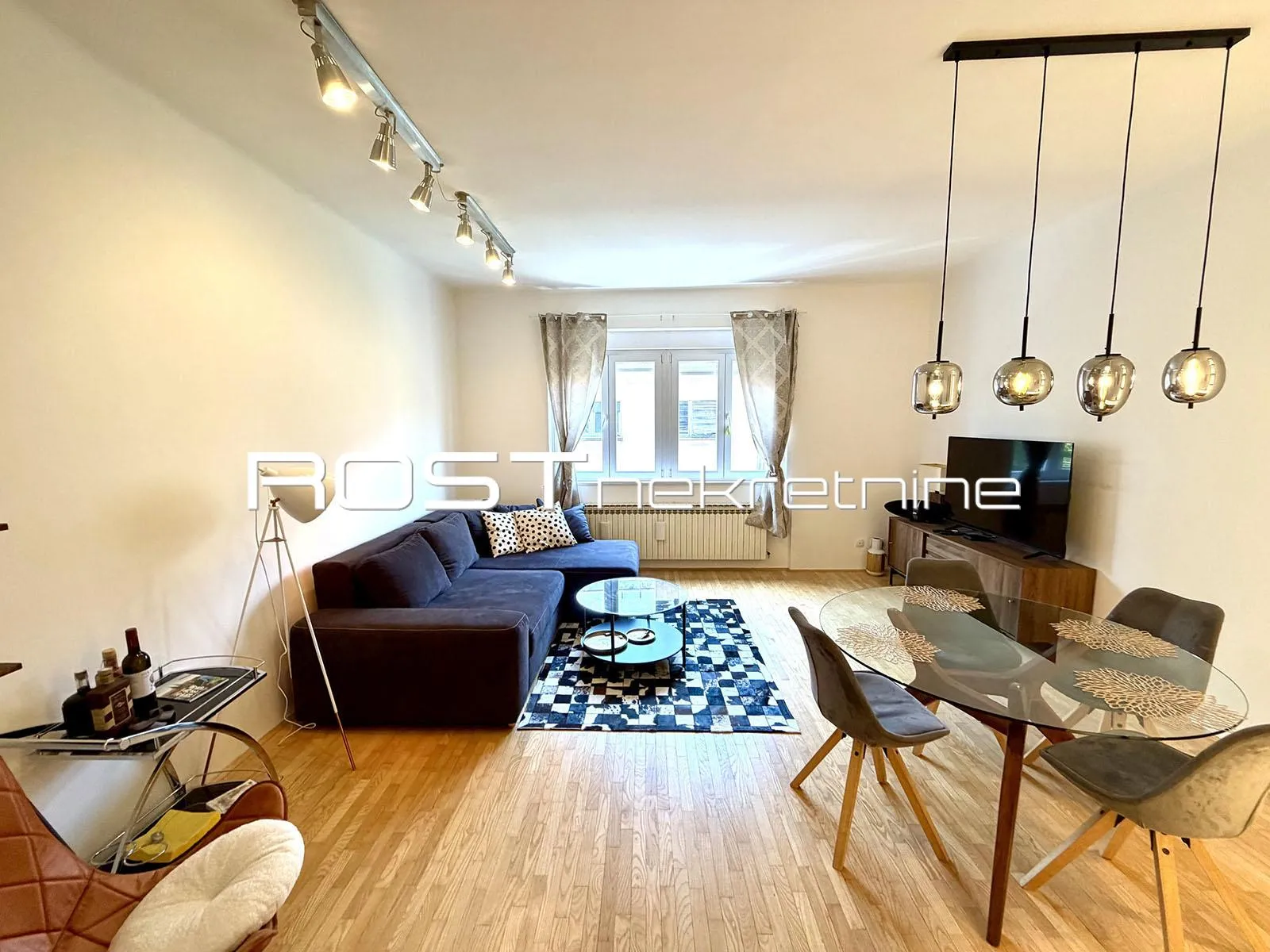 kvaternikov trg - martićeva - 50 m2, 2-sobni + balkon - luksuzni - slika 2