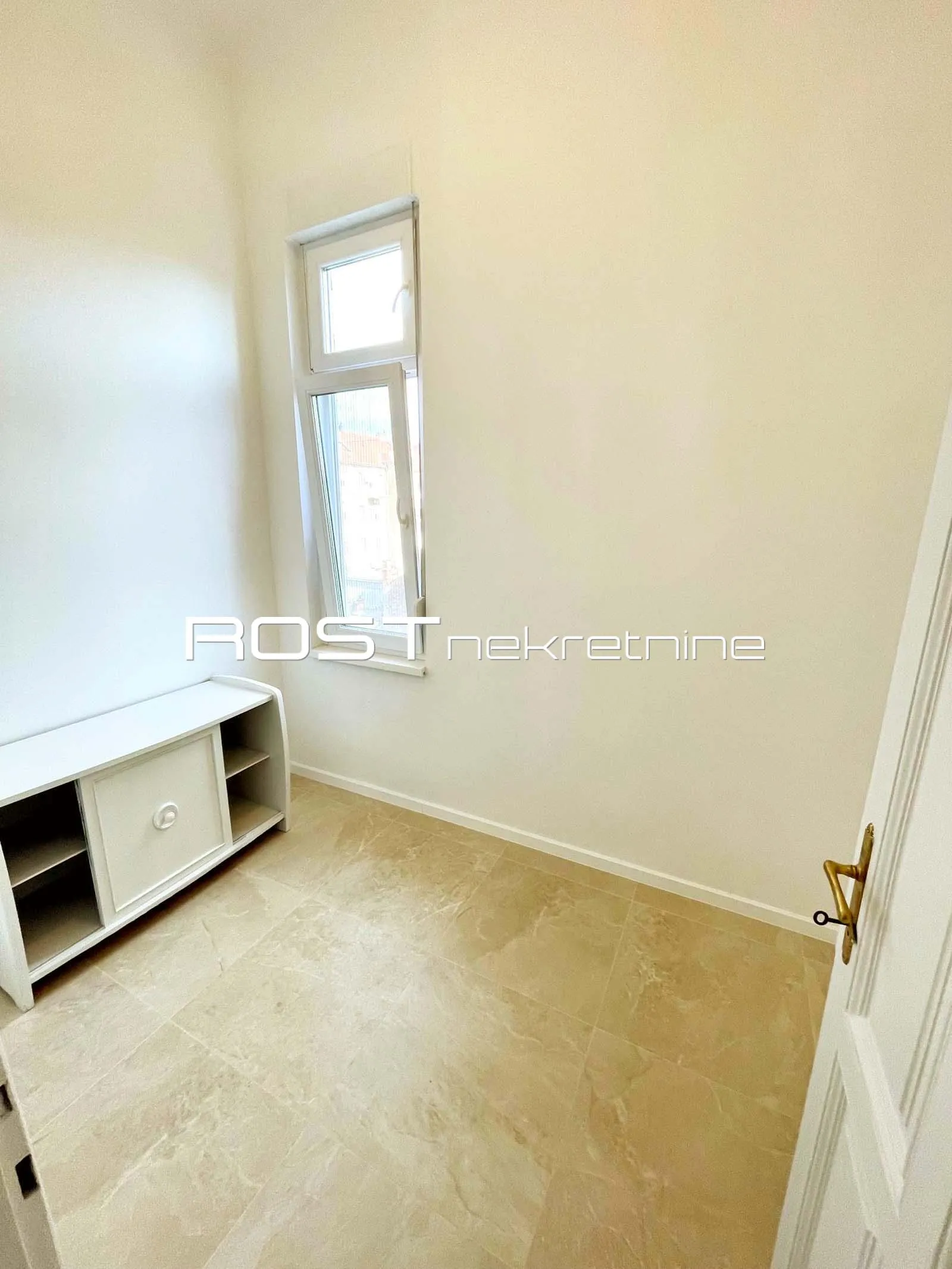 centar - trg petra svačića - 97 m2, 4-sobni + balkon - sve novo - slika 21
