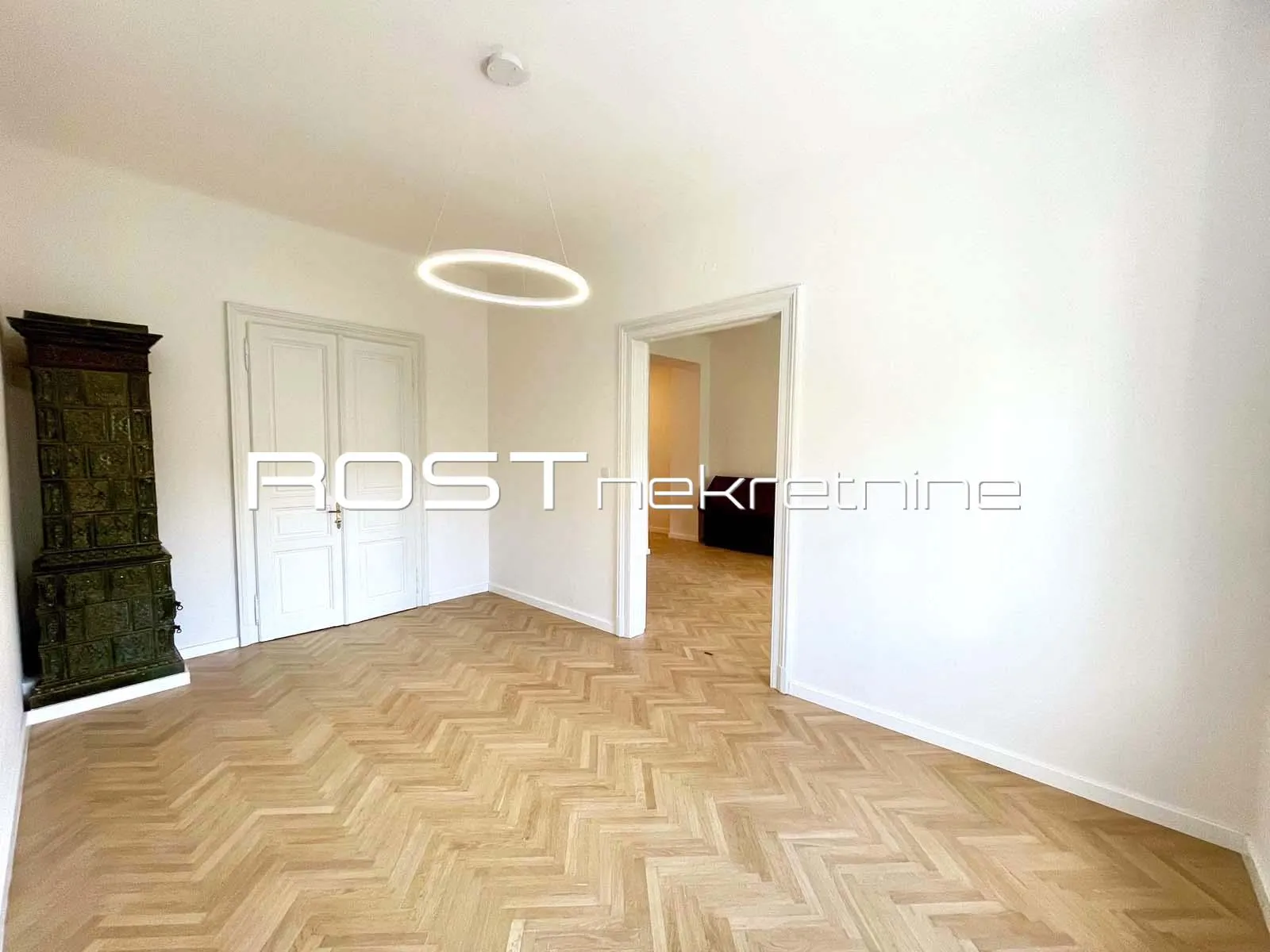 centar - trg petra svačića - 97 m2, 4-sobni + balkon - sve novo - slika 11