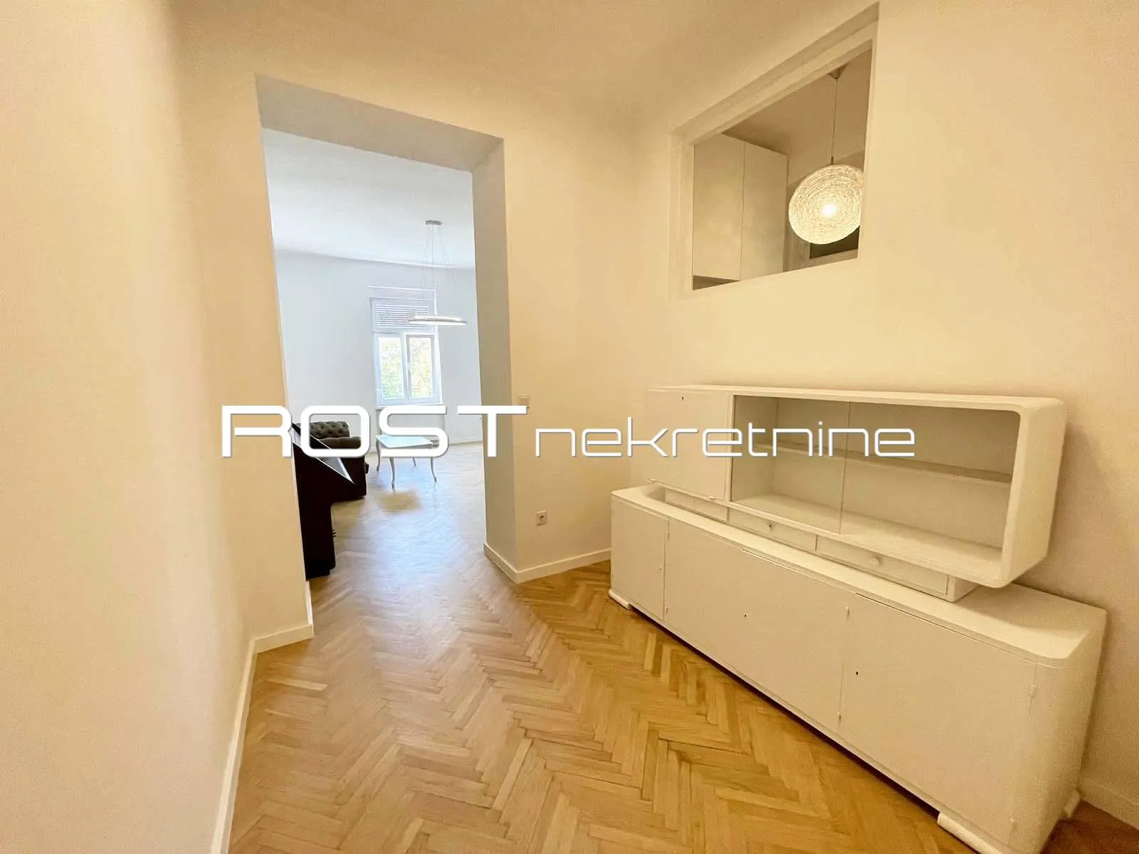 centar - trg petra svačića - 97 m2, 4-sobni + balkon - sve novo - slika 15