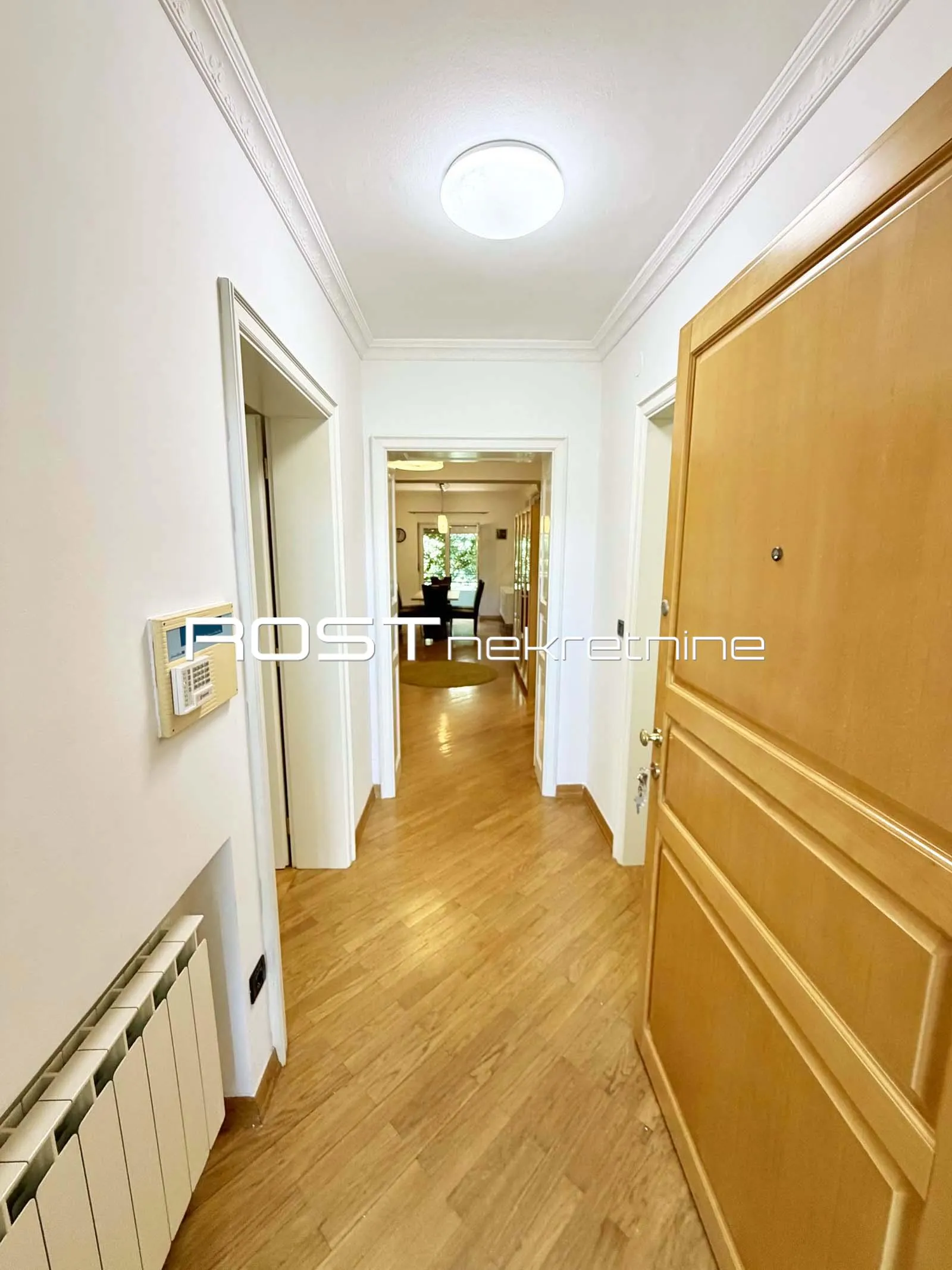 britanski trg - goljak - 120 m2, 3-sobni + terasa + vrt + garaža - slika 4