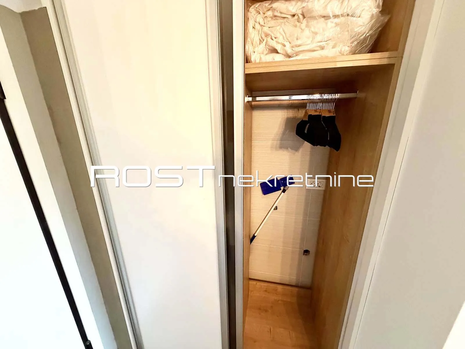martićeva - kod bauerove i malog vatikana - 34 m2 - dizajnerski studio - slika 17