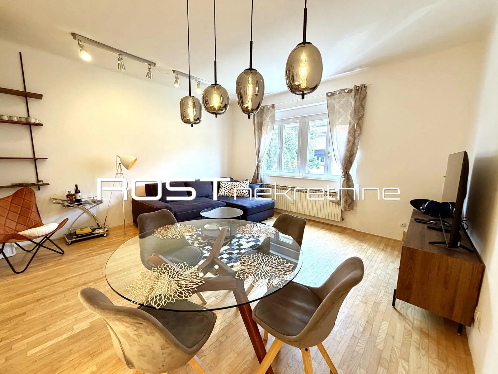KVATERNIKOV TRG - Martićeva - 50 m2, 2-sobni + BALKON - luksuzni - Zagreb