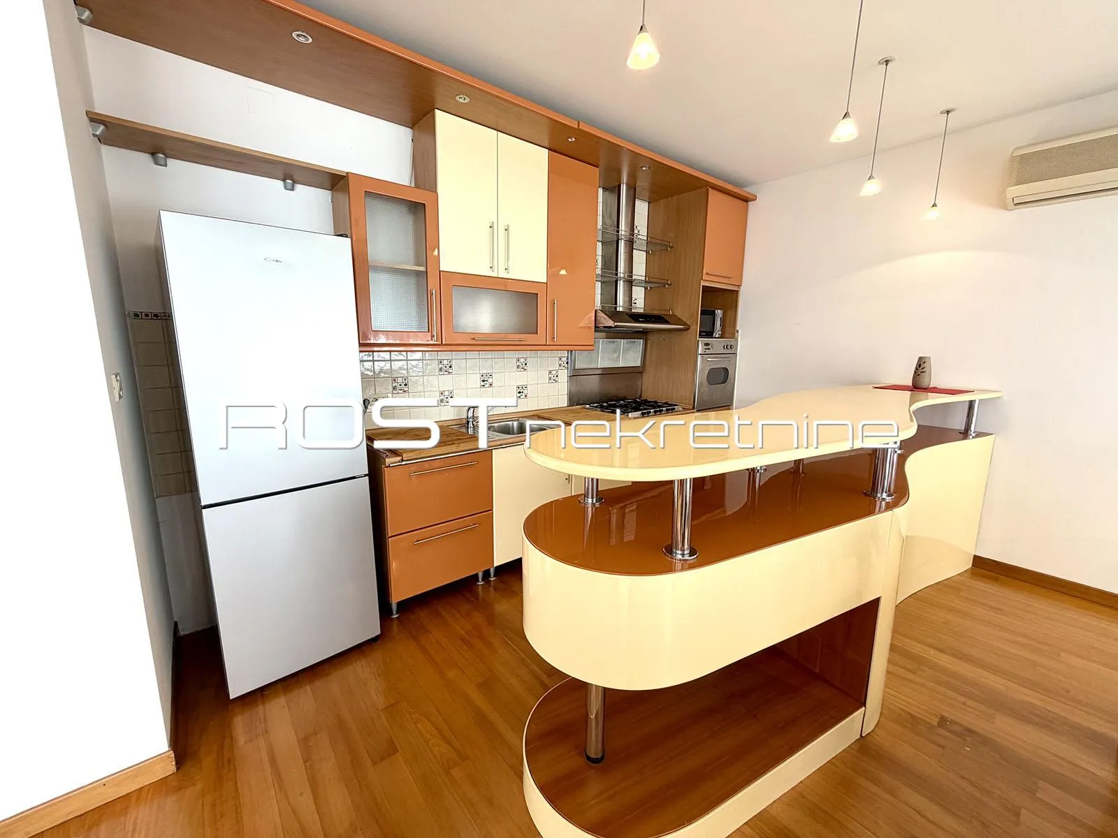 centar - savska cesta - 70 m2, 3-sobni + balkon - atraktivni - slika 11