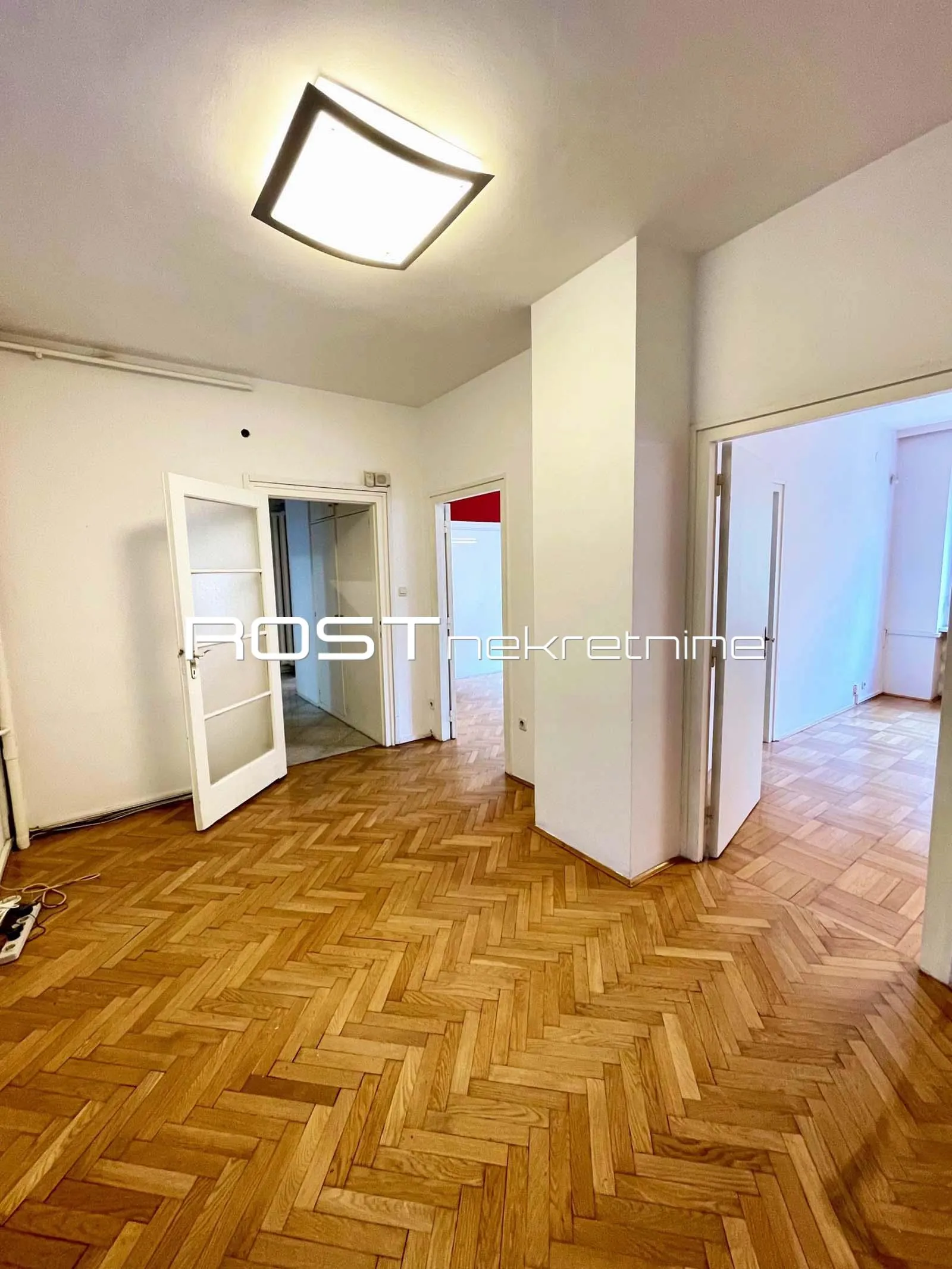 trg bana jelačića - 100 m2, 4-sobni + balkon - nenamješteni ured - slika 3