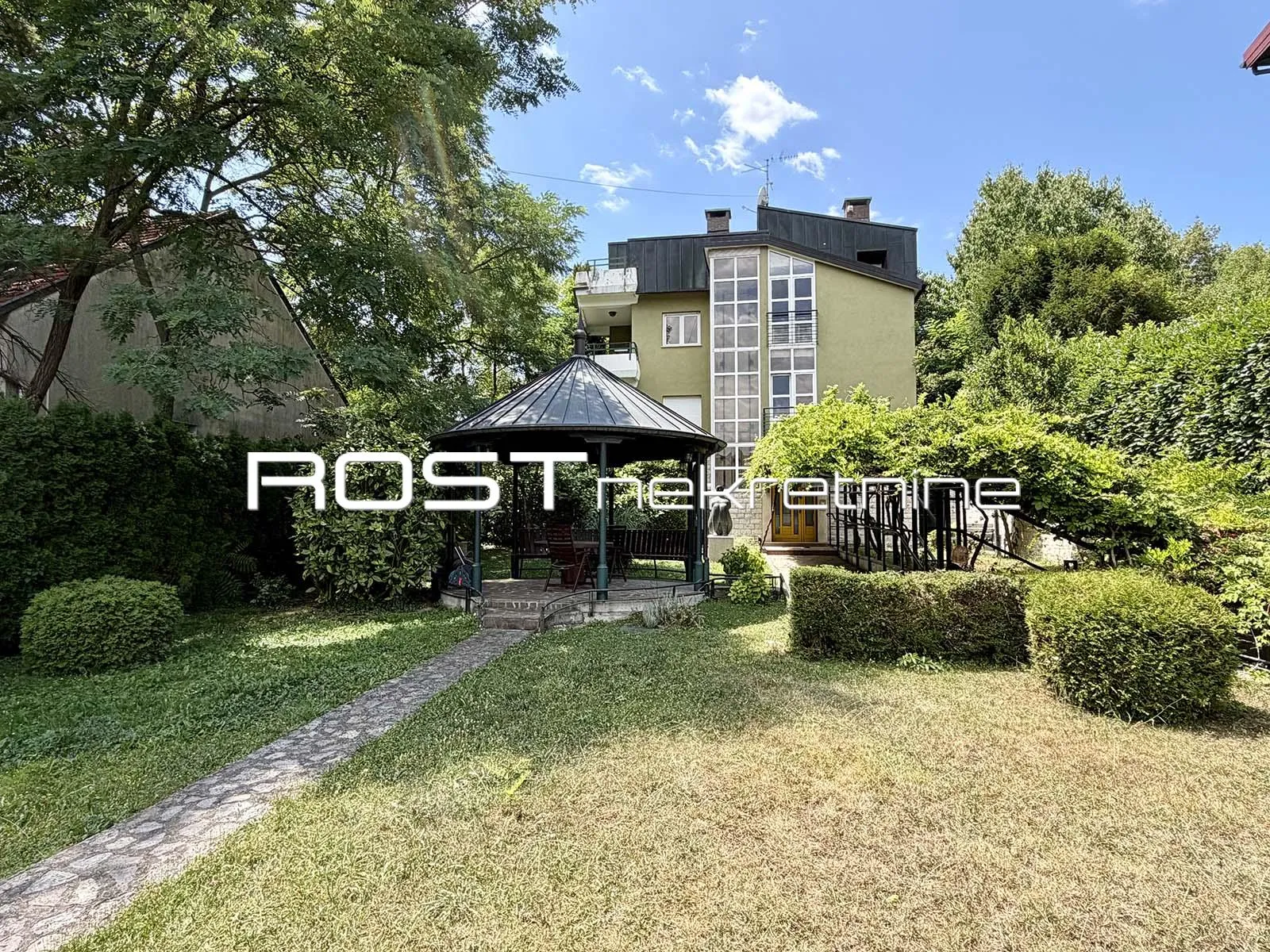 BRITANSKI TRG - Goljak - 120 m2, 3-sobni + TERASA + VRT + GARAŽA - Zagreb