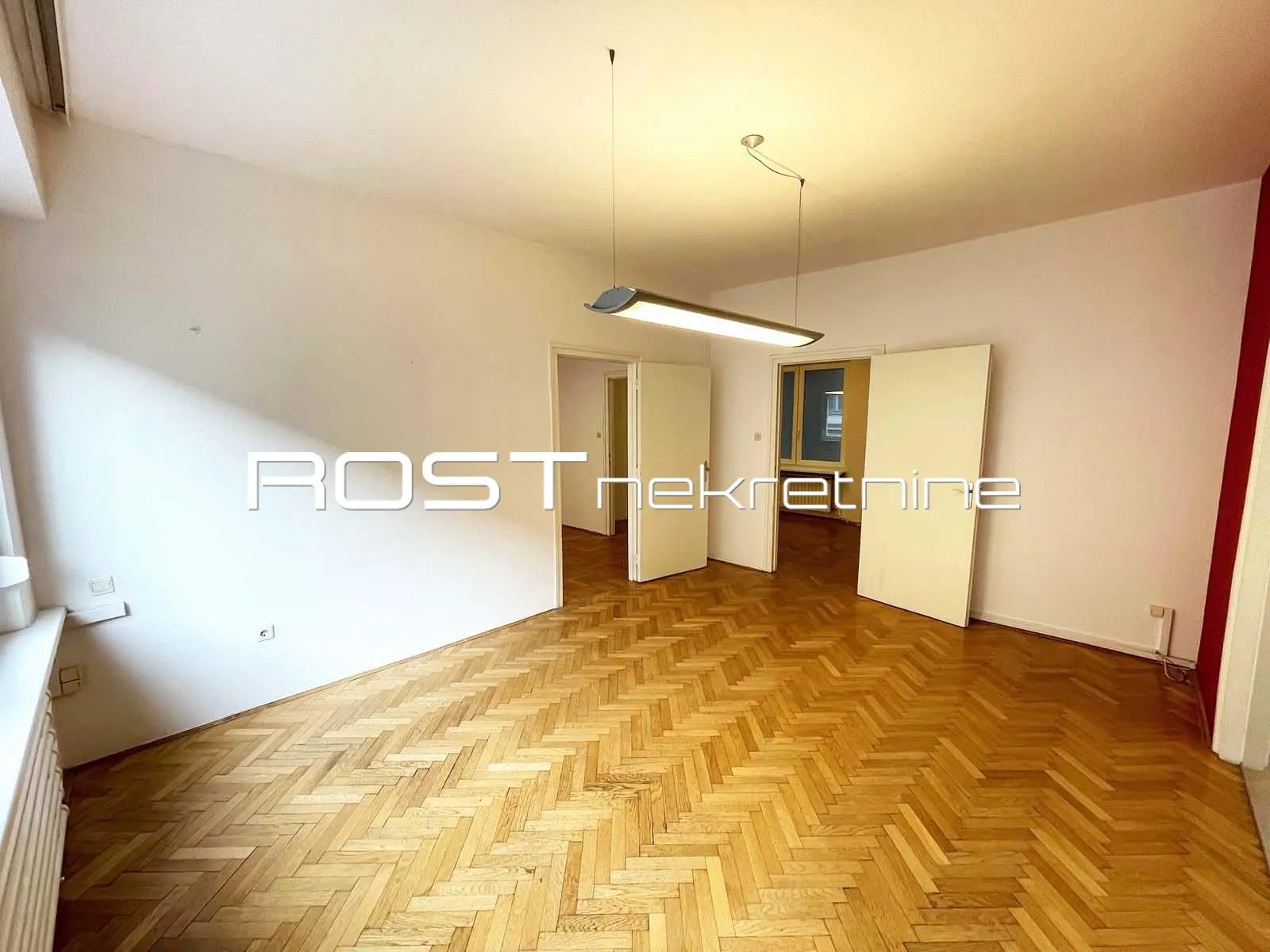 trg bana jelačića - 100 m2, 4-sobni + balkon - nenamješteni ured - slika 11