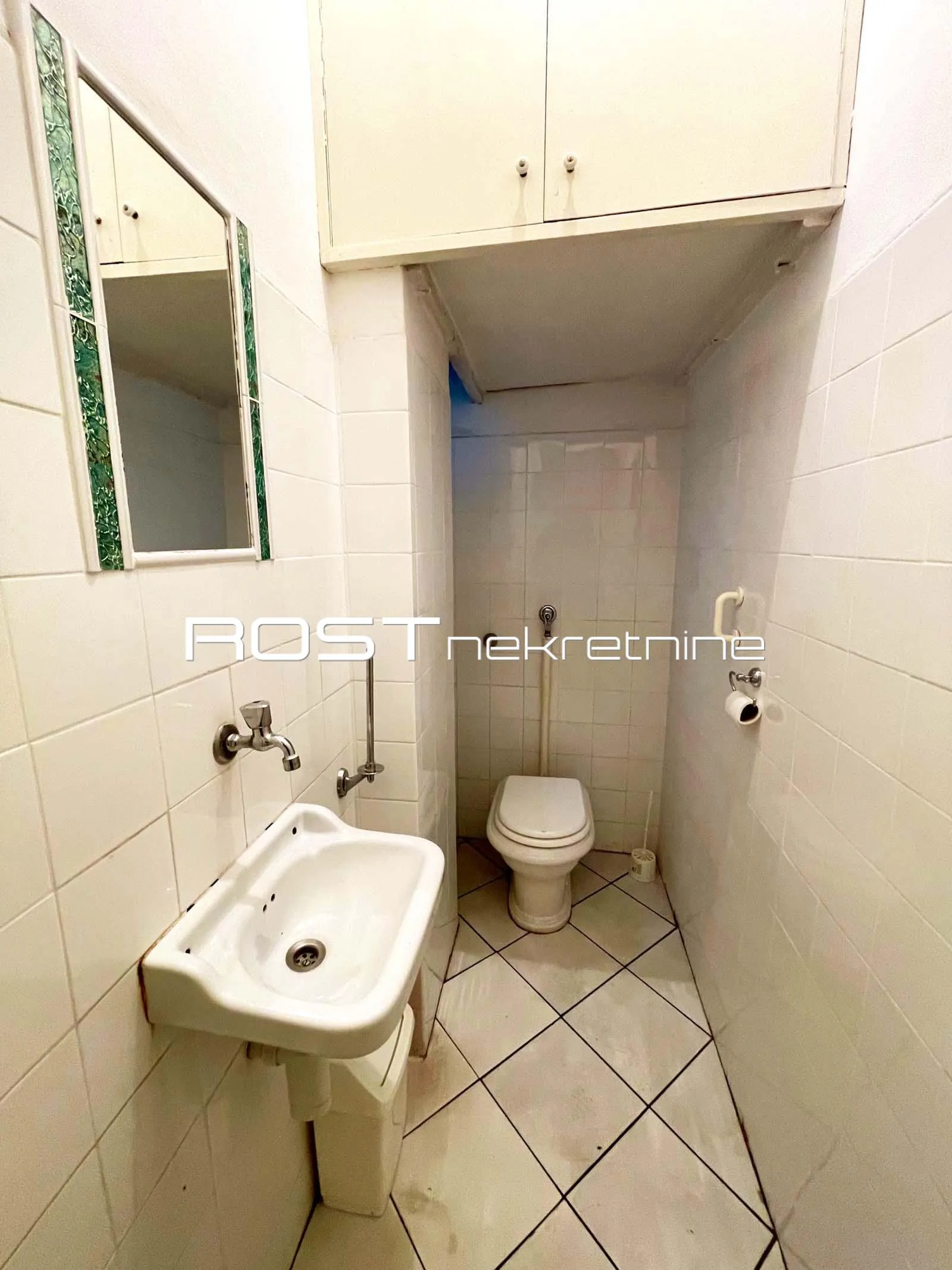 trg bana jelačića - 100 m2, 4-sobni + balkon - nenamješteni ured - slika 23