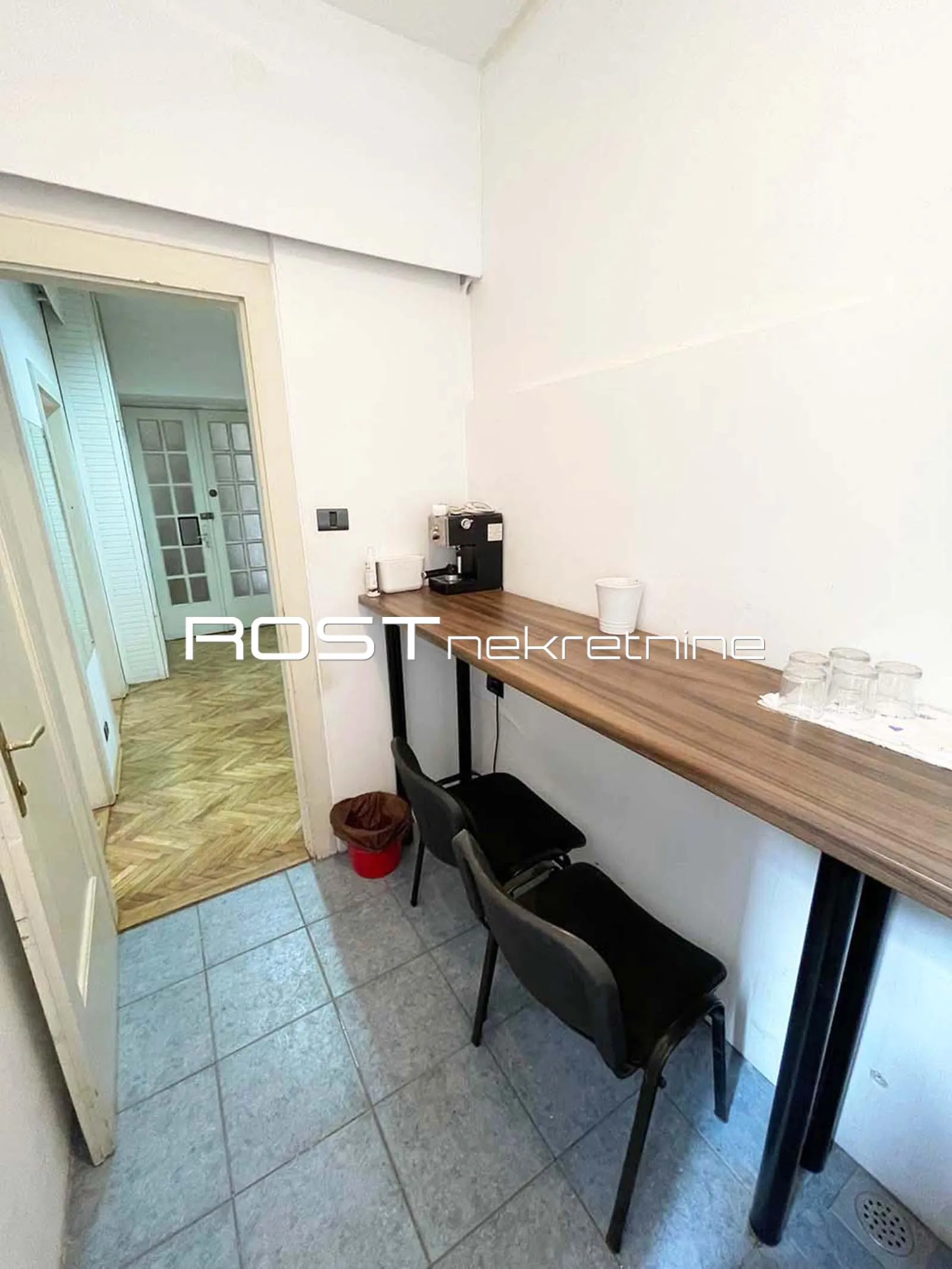centar - laginjina - 76 m2, 4-sobni + balkon - namješten - novouređeni - slika 15