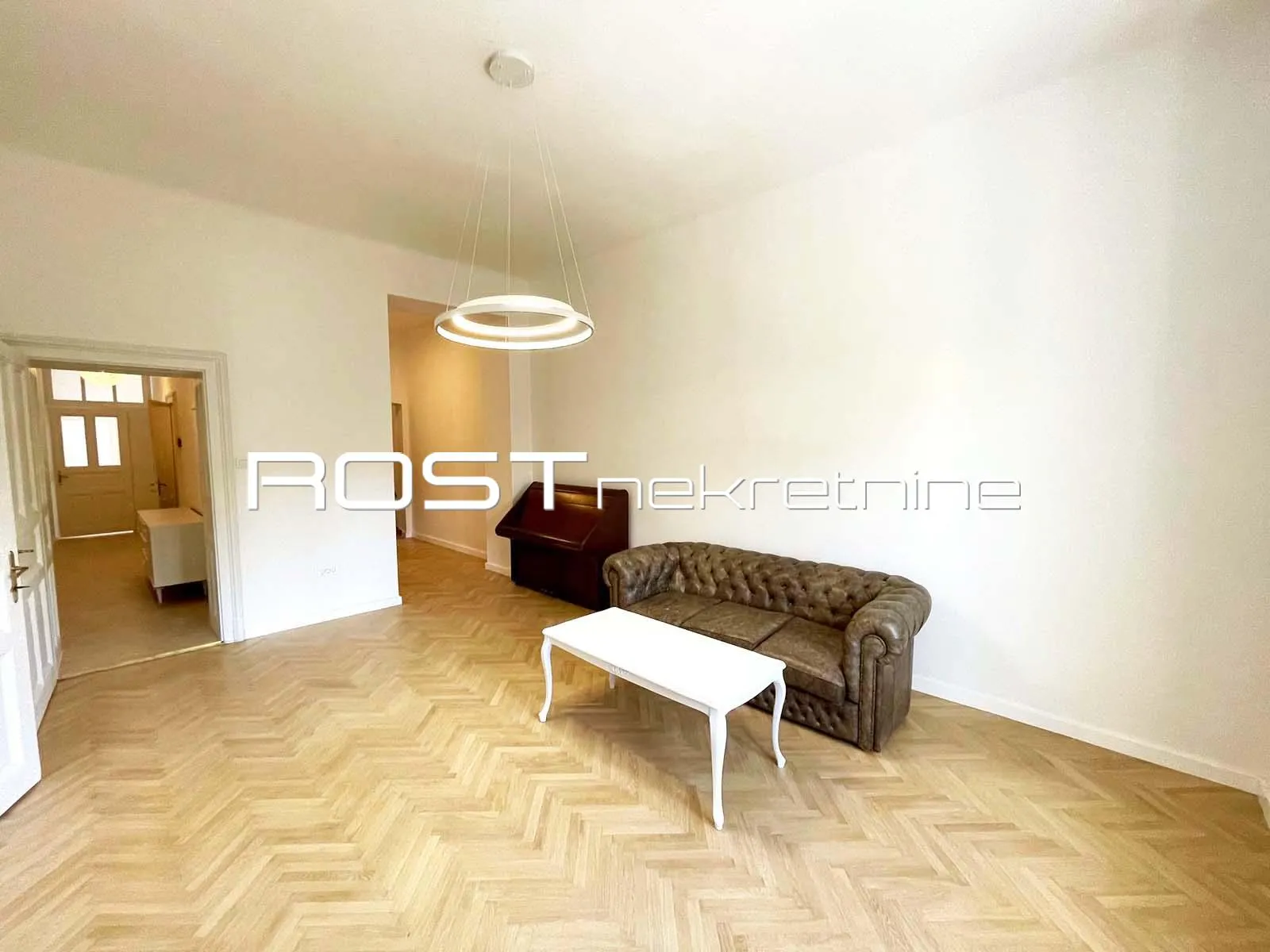 centar - trg petra svačića - 97 m2, 4-sobni + balkon - sve novo - slika 9