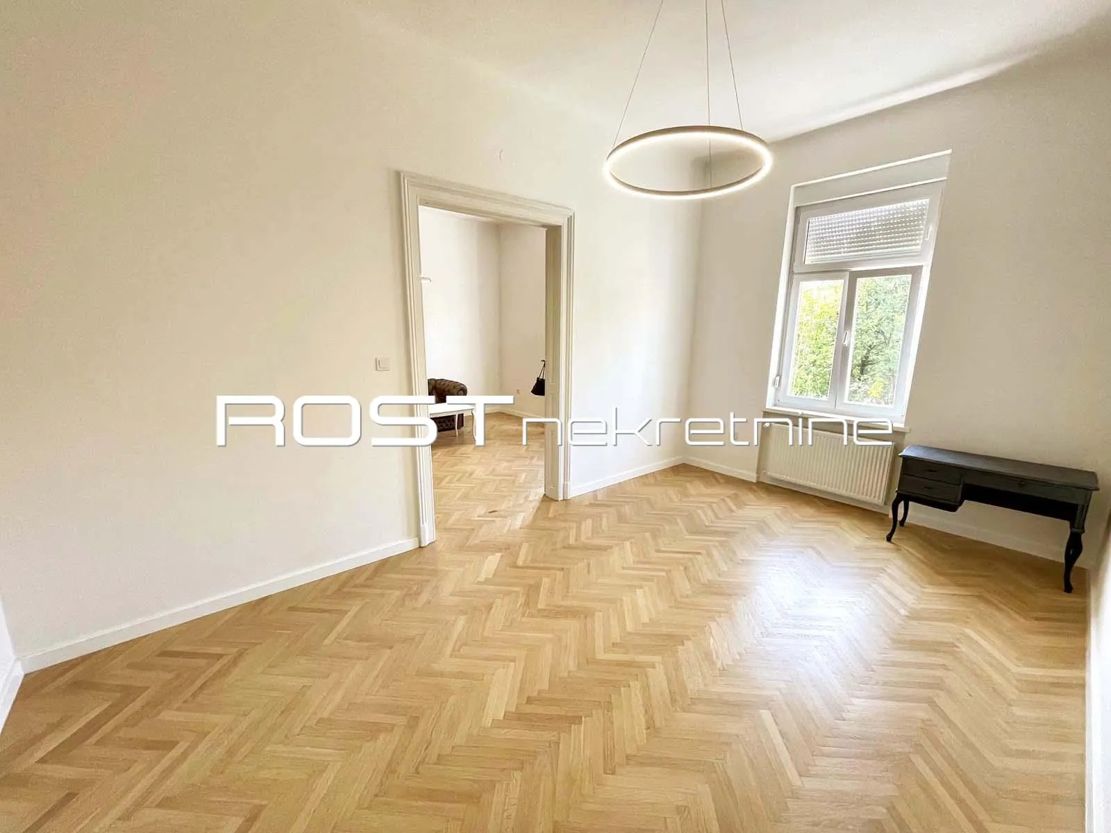 centar - trg petra svačića - 97 m2, 4-sobni + balkon - sve novo - slika 12