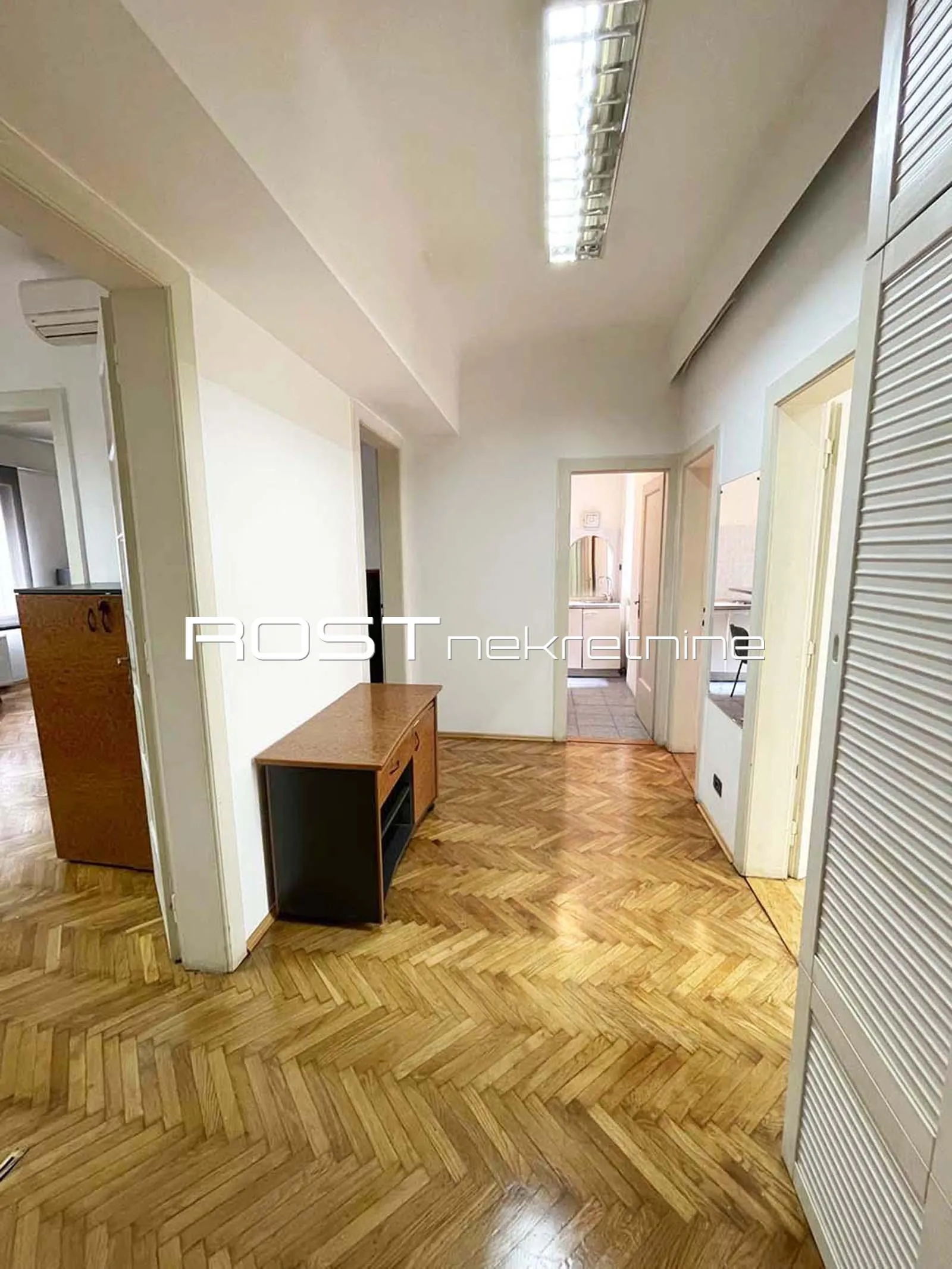 centar - laginjina - 76 m2, 4-sobni + balkon - namješten - novouređeni - slika 16