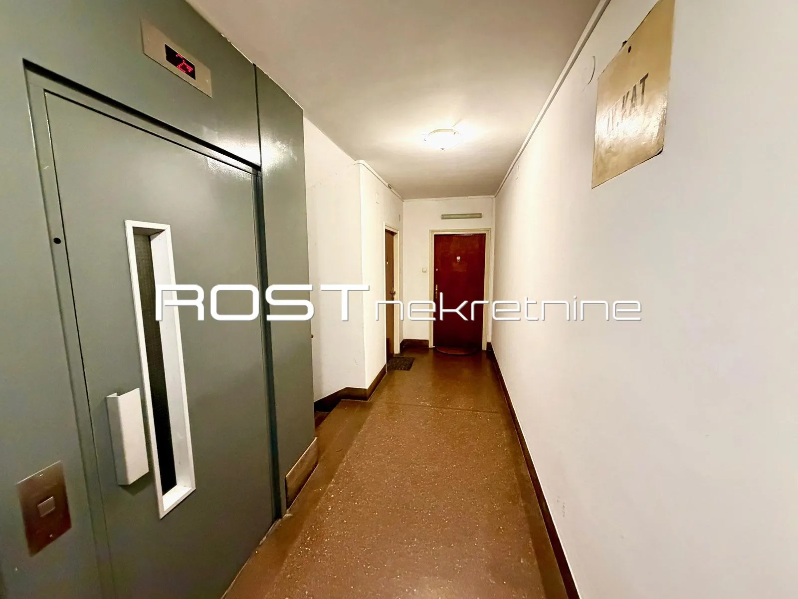 centar - iblerov trg - 105 m2, 4-sobni - novouređeni poslovni prostor - slika 24