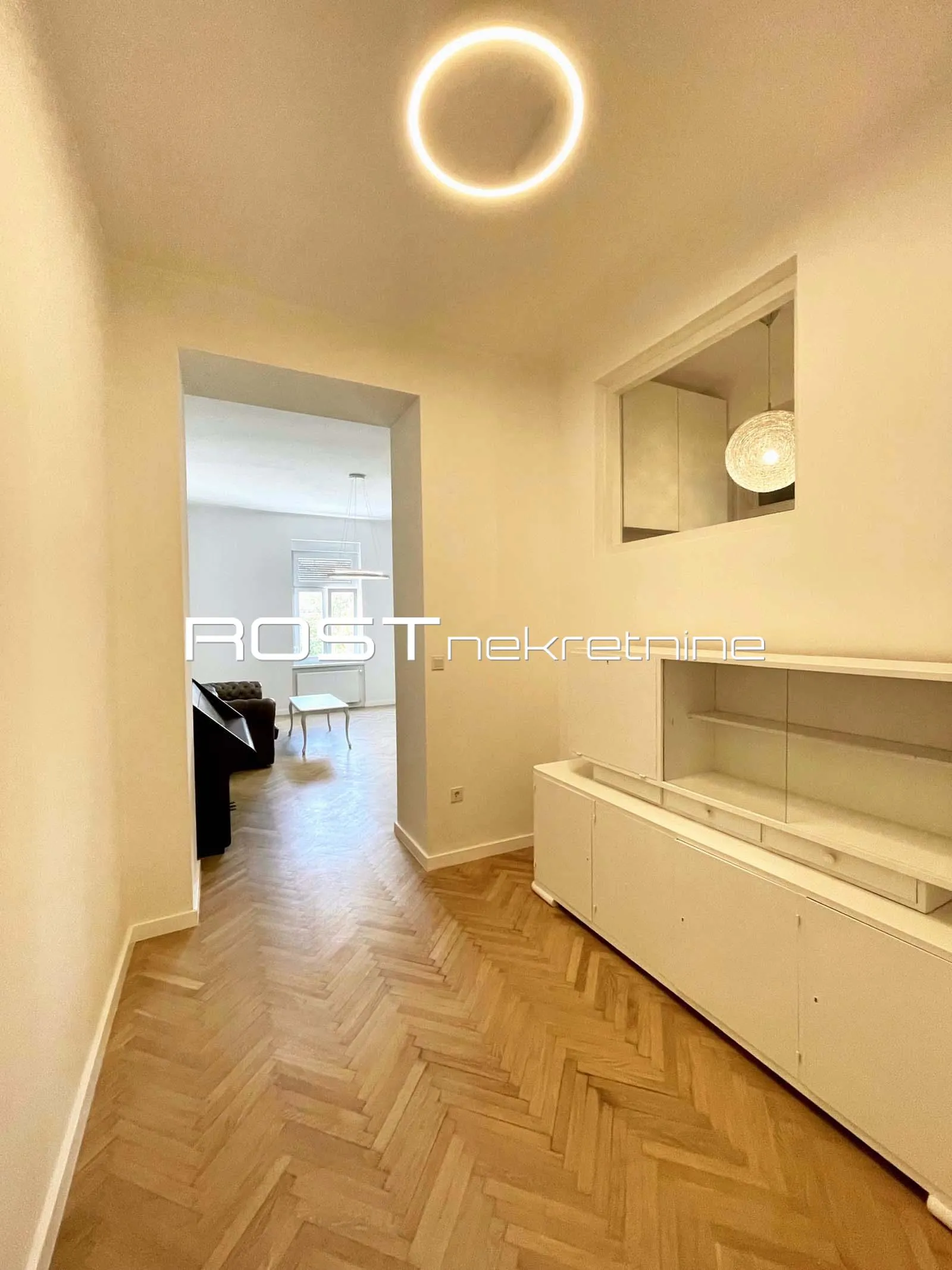 centar - trg petra svačića - 97 m2, 4-sobni + balkon - sve novo - slika 14