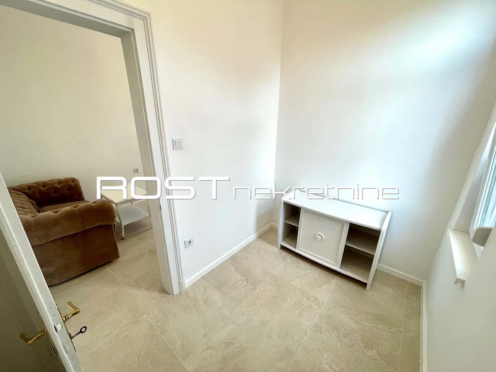 centar - trg petra svačića - 97 m2, 4-sobni + balkon - sve novo - slika 22