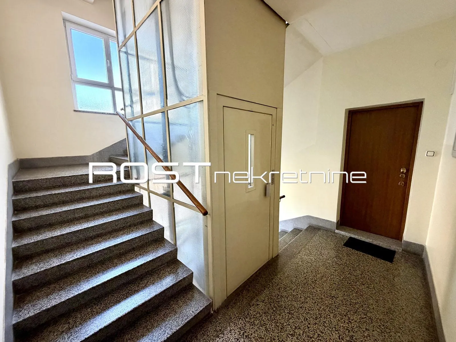 centar - savska cesta - 70 m2, 3-sobni + balkon - atraktivni - slika 29