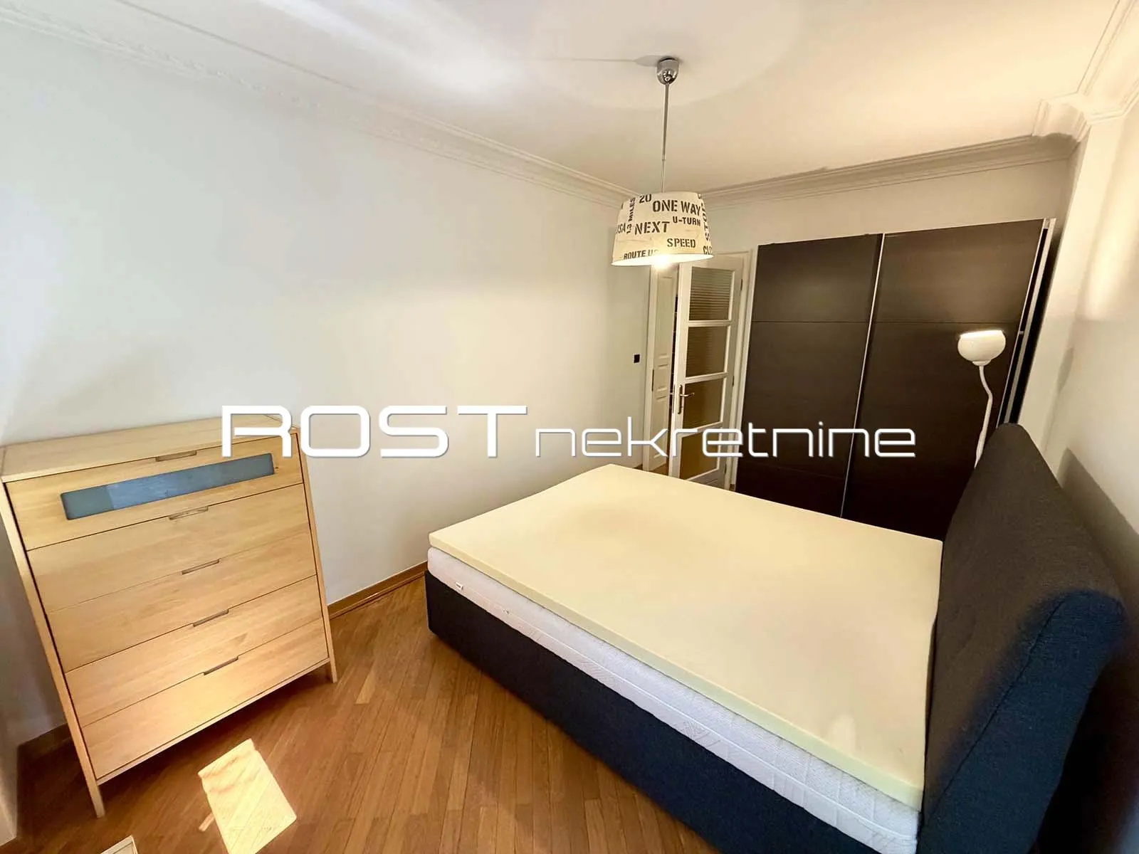britanski trg - goljak - 120 m2, 3-sobni + terasa + vrt + garaža - slika 13