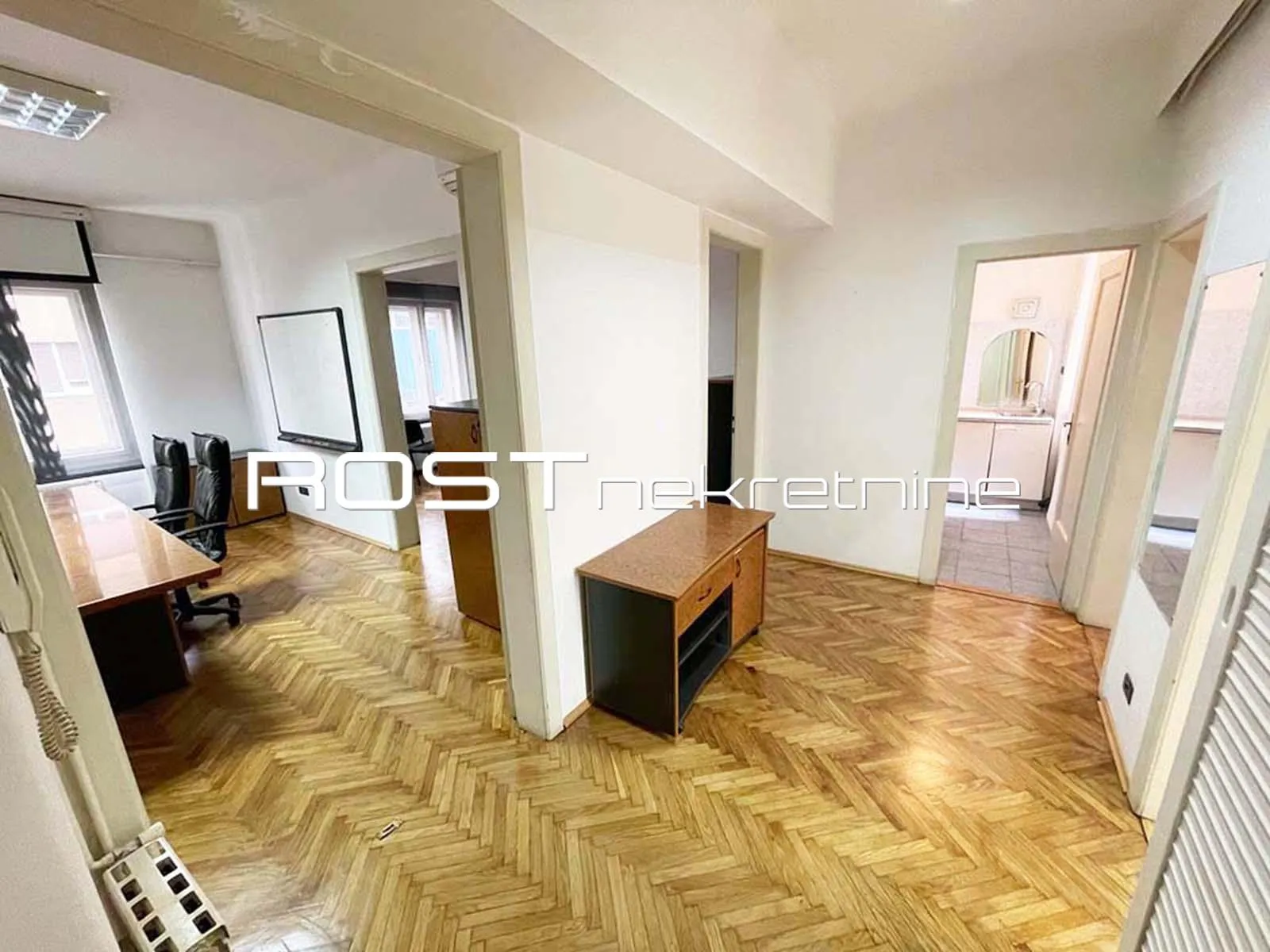centar - laginjina - 76 m2, 4-sobni + balkon - namješten - novouređeni - slika 19