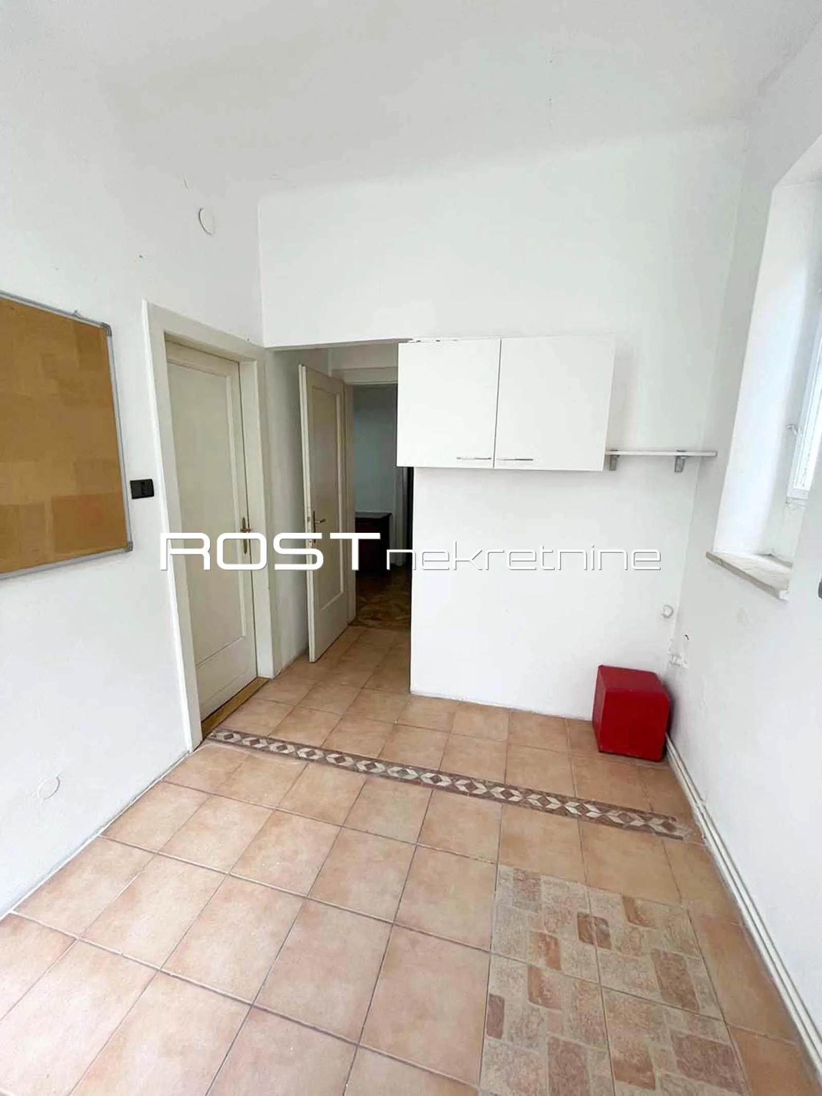 centar - laginjina - 76 m2, 4-sobni + balkon - namješten - novouređeni - slika 12