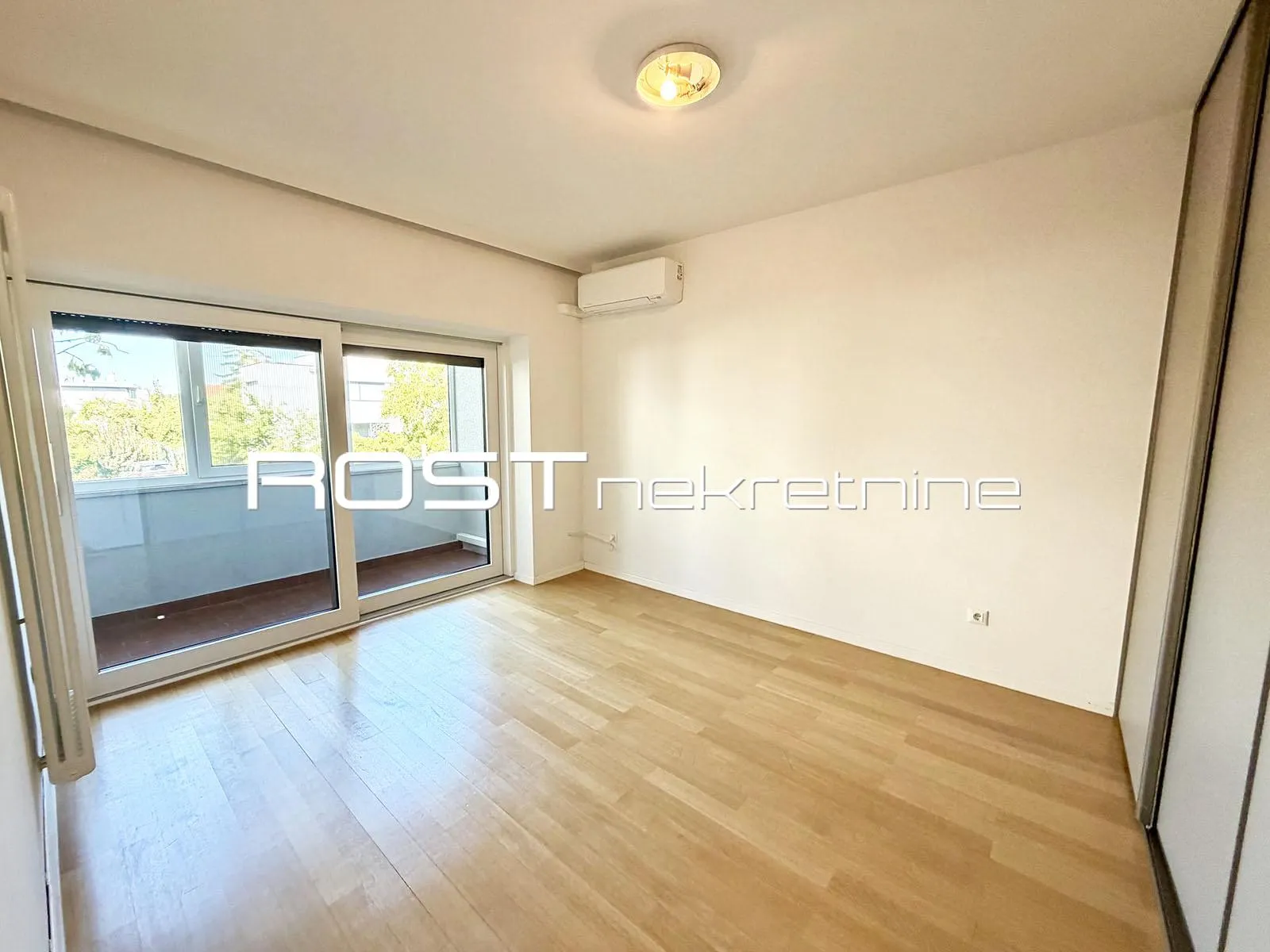 šalata - 160 m2, 4-sobni + 4 balkona + garaža + 3 parkinga - lux - slika 22