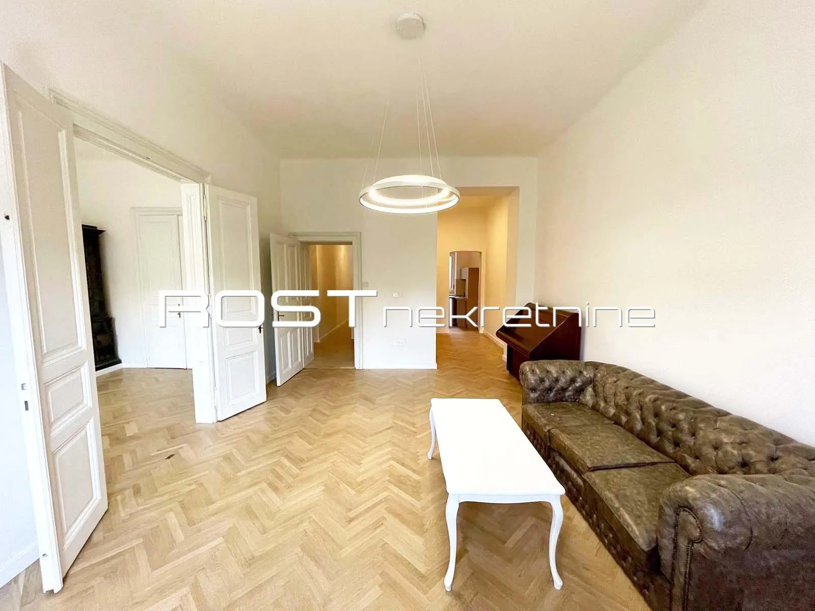 centar - trg petra svačića - 97 m2, 4-sobni + balkon - sve novo - slika 7