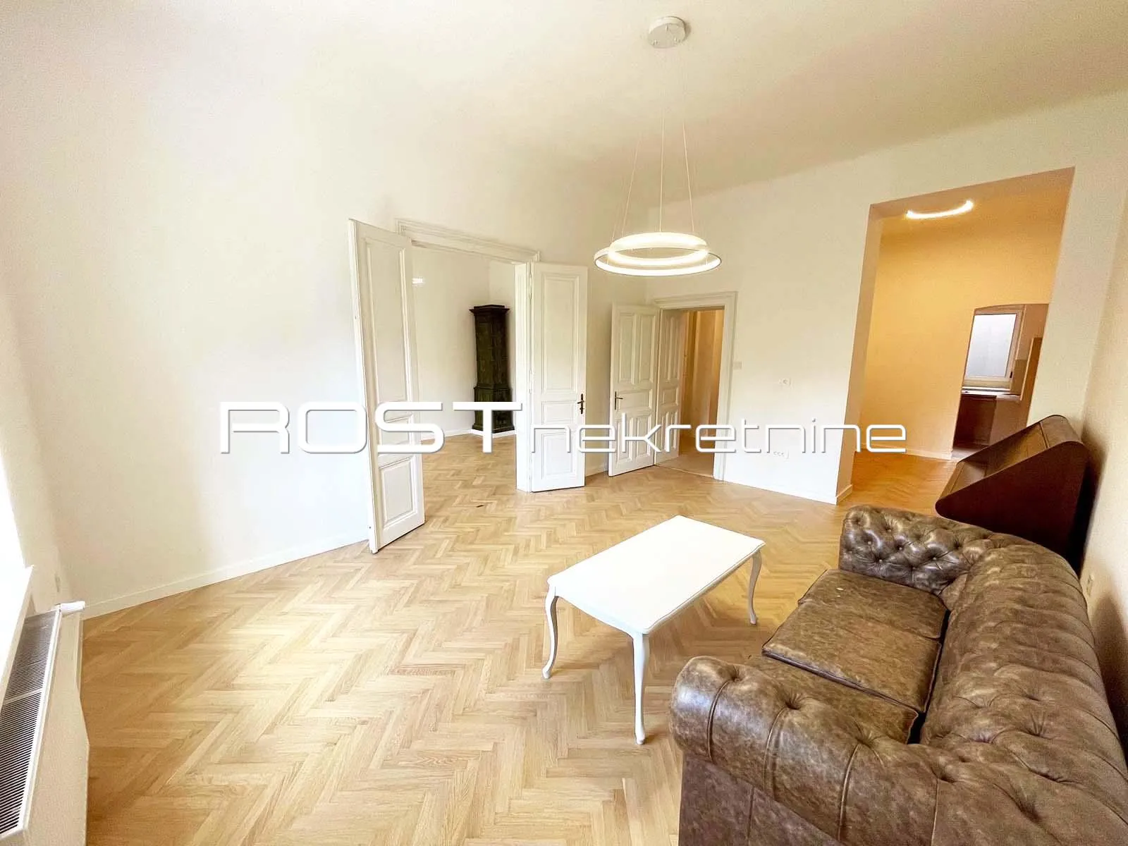 centar - trg petra svačića - 97 m2, 4-sobni + balkon - sve novo - slika 8