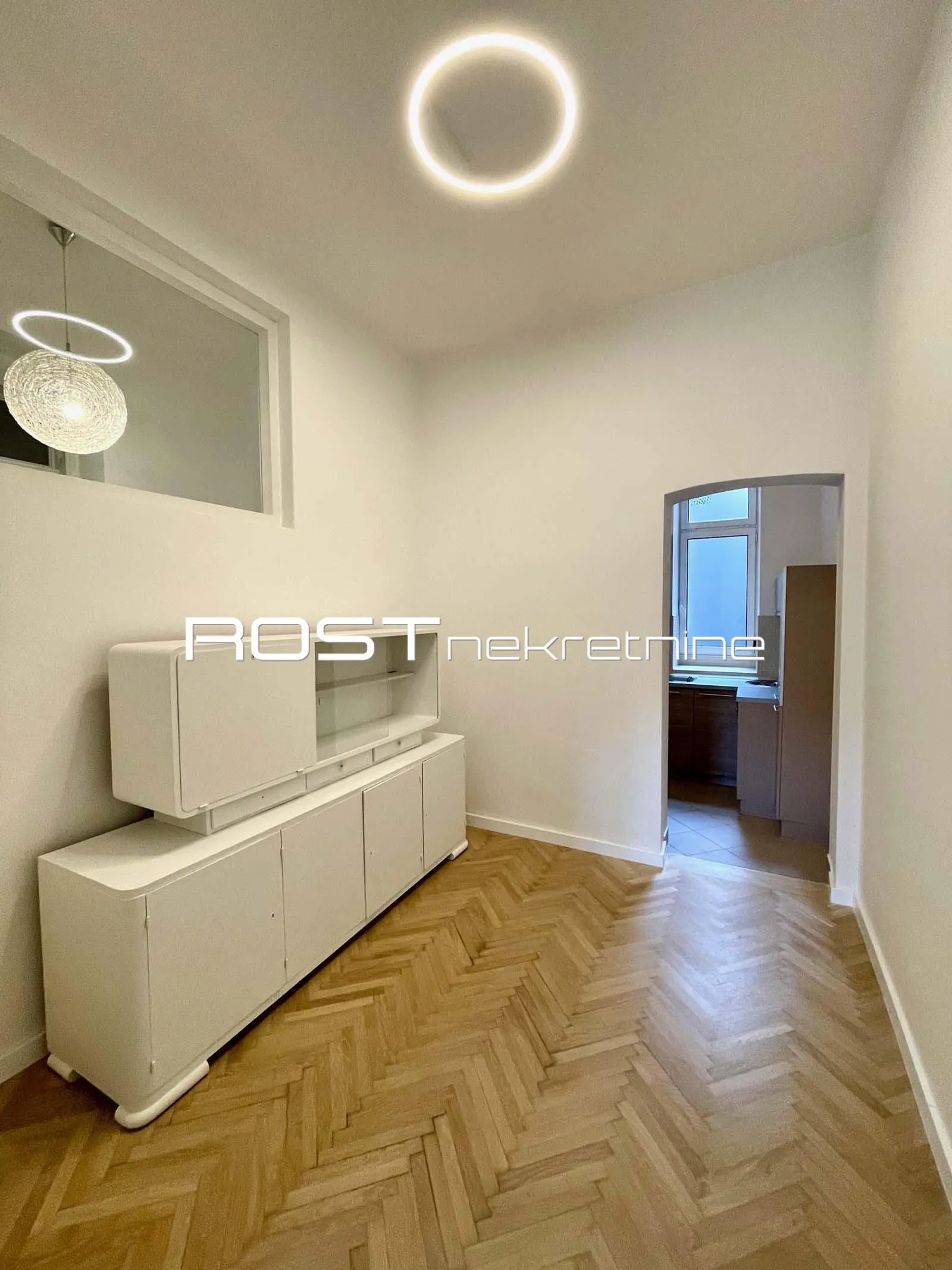 centar - trg petra svačića - 97 m2, 4-sobni + balkon - sve novo - slika 13