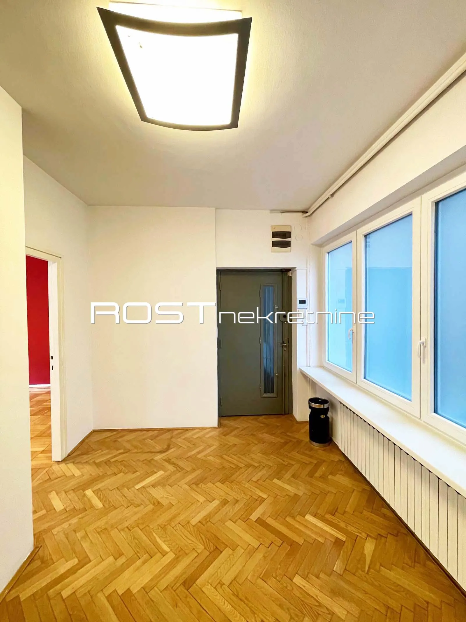 trg bana jelačića - 100 m2, 4-sobni + balkon - nenamješteni ured - slika 4