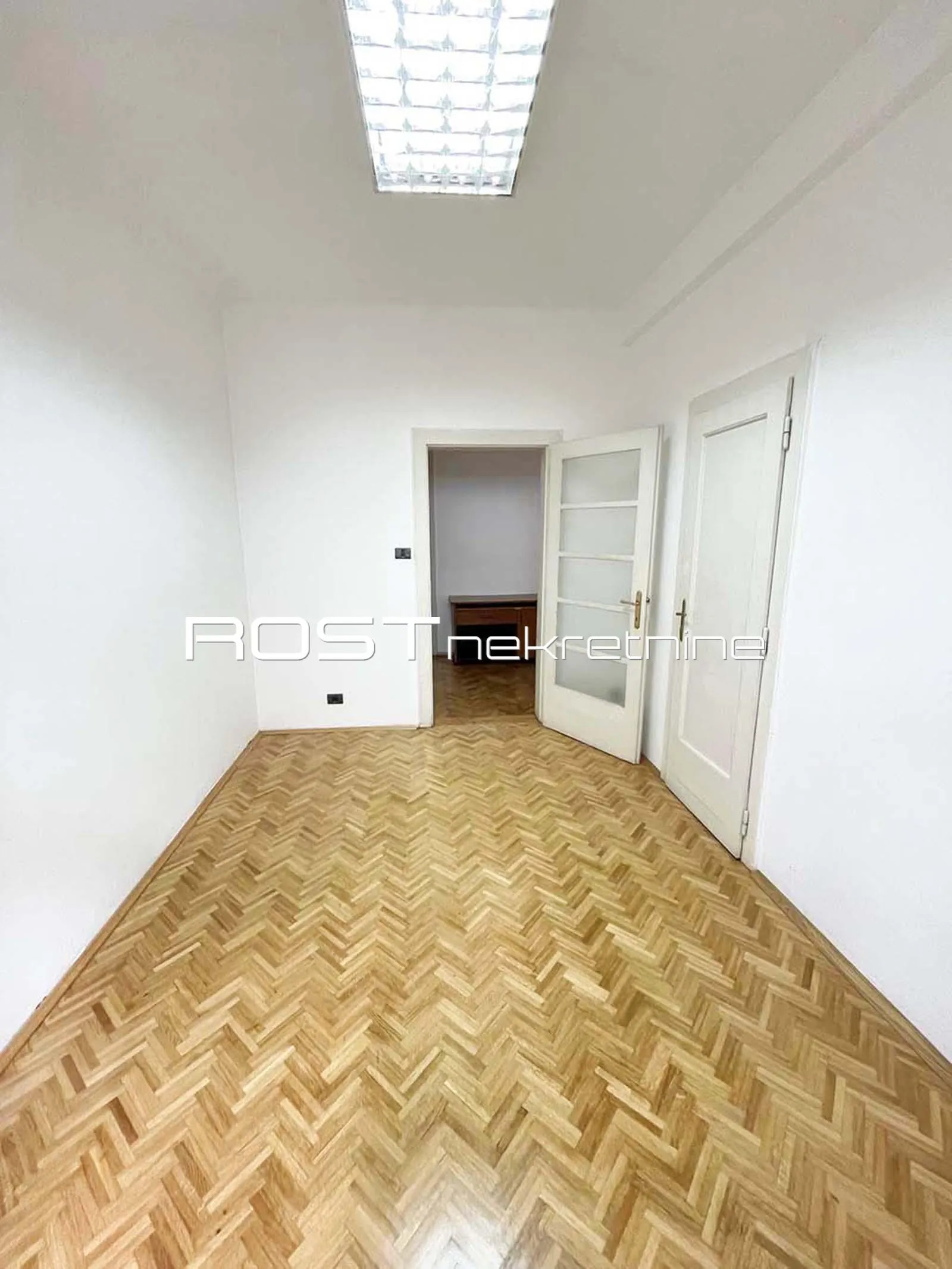 centar - laginjina - 76 m2, 4-sobni + balkon - namješten - novouređeni - slika 10