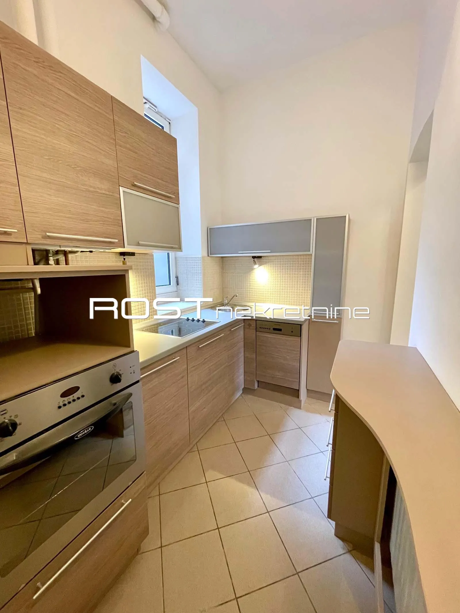 centar - trg petra svačića - 97 m2, 4-sobni + balkon - sve novo - slika 24