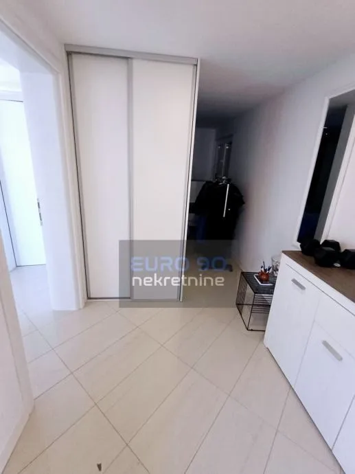 rovanjska-lijepa samostojeća kuća sa dva stana, 150 m od mora - slika 14