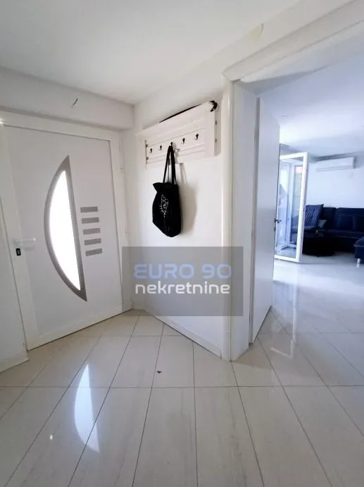 rovanjska-lijepa samostojeća kuća sa dva stana, 150 m od mora - slika 15
