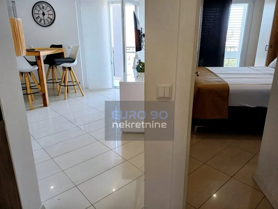 rovanjska-lijepa samostojeća kuća sa dva stana, 150 m od mora - slika 21