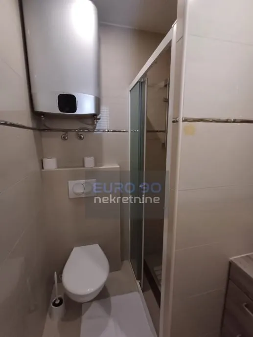 rovanjska-lijepa samostojeća kuća sa dva stana, 150 m od mora - slika 24
