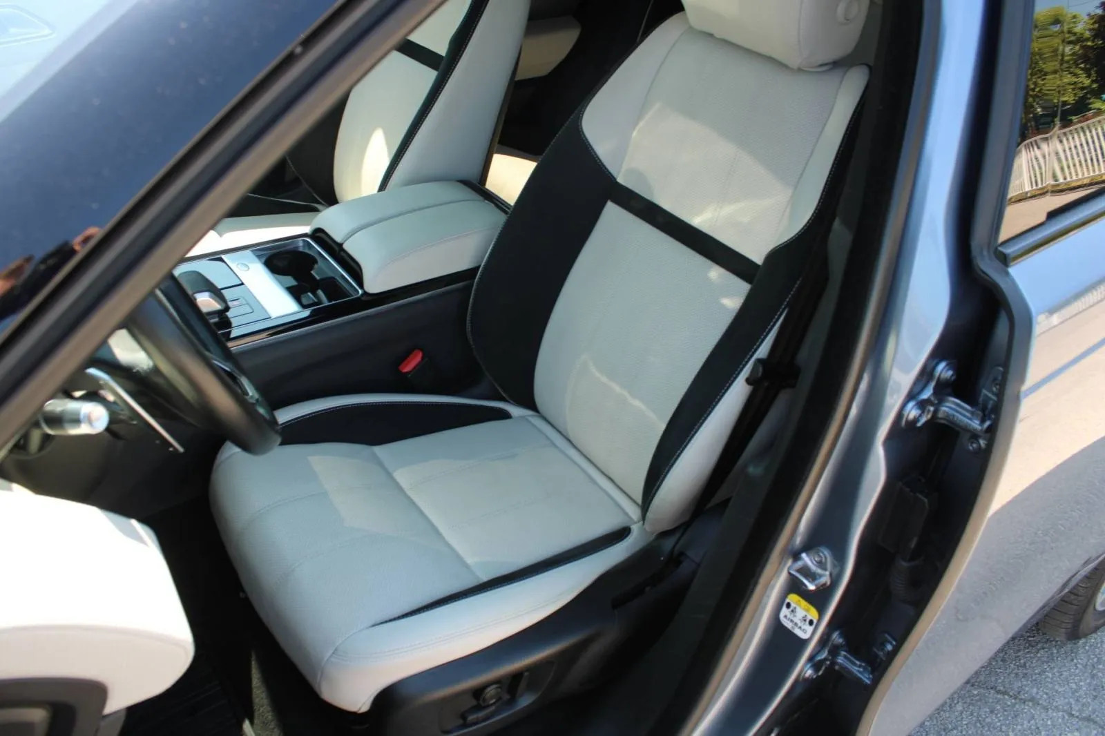 land rover range rover velar 2.0d 4wd r-dynamic - slika 18