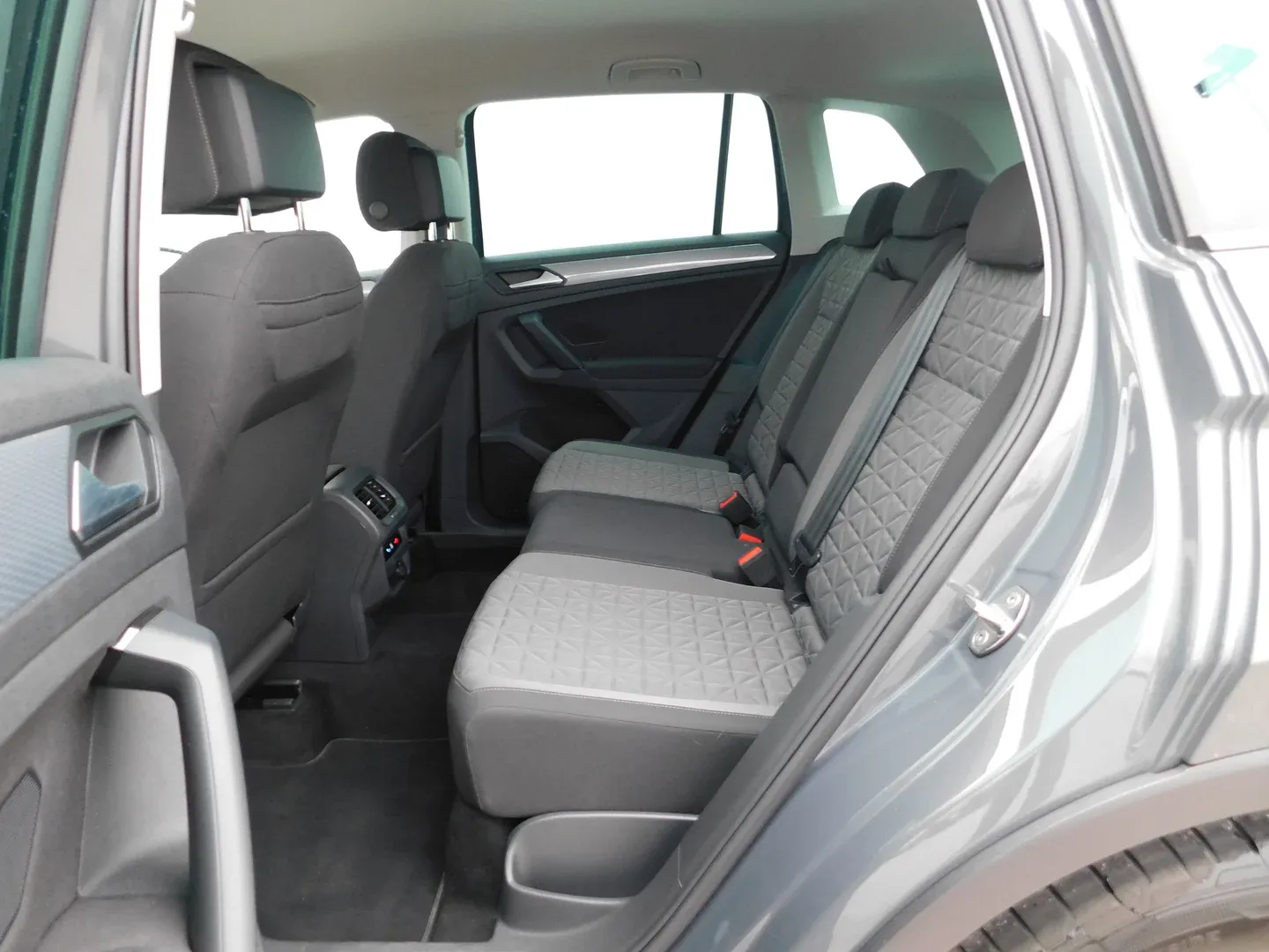 10190 volkswagen tiguan 2.0 tdi life - slika 11