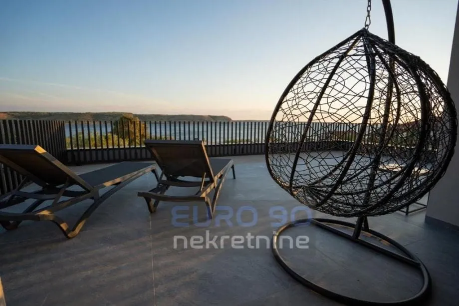 rtina-moderna vila sa dva stana i panoramskim pogledom na more - slika 10
