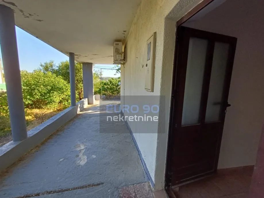 rtina-obiteljska kuća u samom centru mjesta s pogledom na more - slika 4