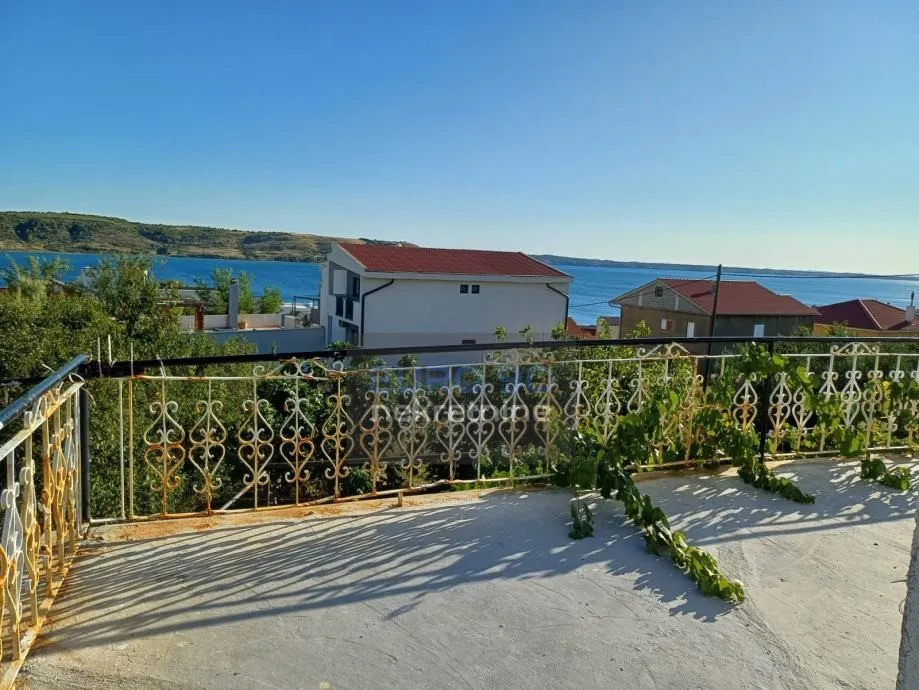 rtina-obiteljska kuća u samom centru mjesta s pogledom na more - slika 8