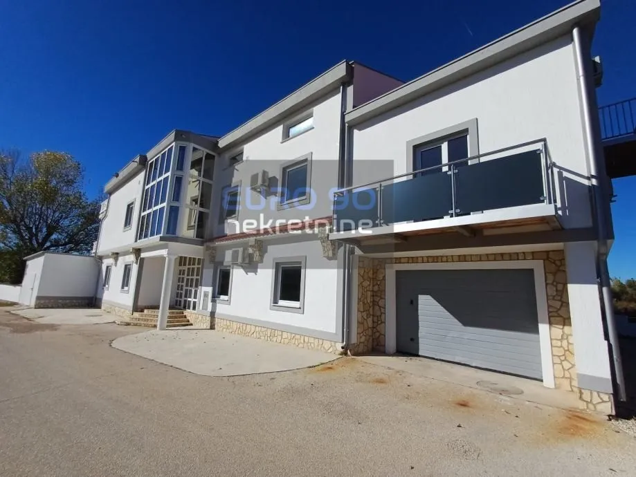 rtina- velika kuća s 12 apartmana, 1.red do mora i prekrasne plaže - slika 18