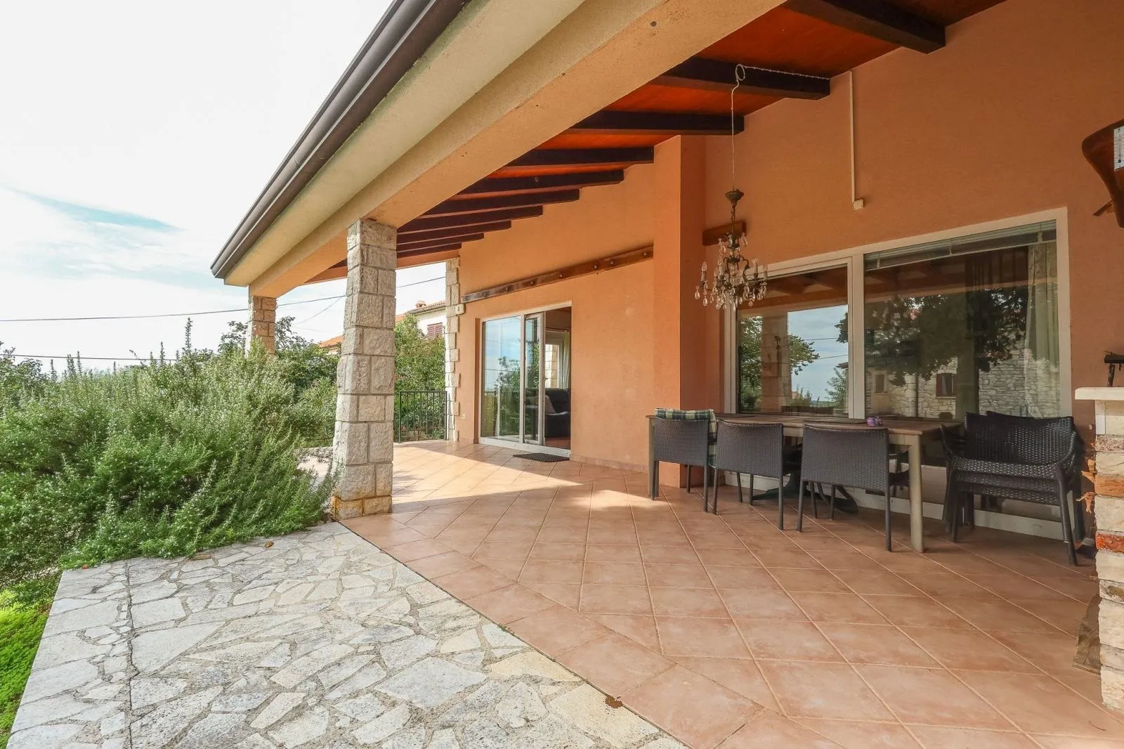 poreč-prizemnica sa bazenom i studio apartmanom na prodaji (prodaja) - slika 3