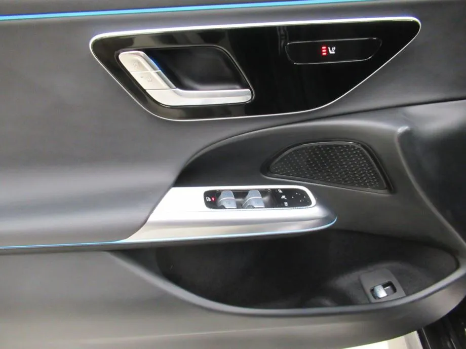 mercedes-benz e-klasa 220 d avantgarde - slika 15