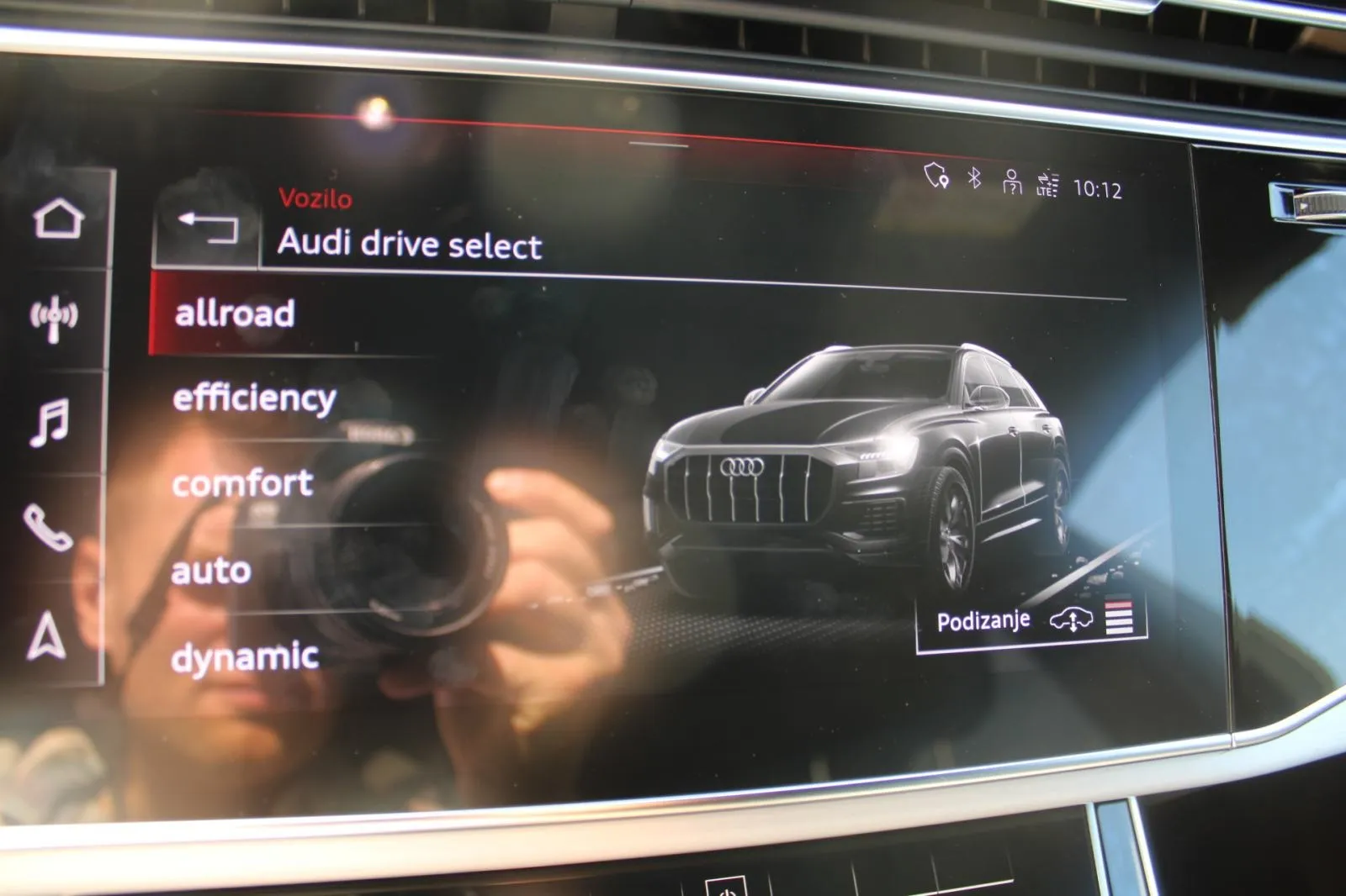 audi q8 50 tdi quattro s-line automatik *panorama, virtual, kamera* - slika 22